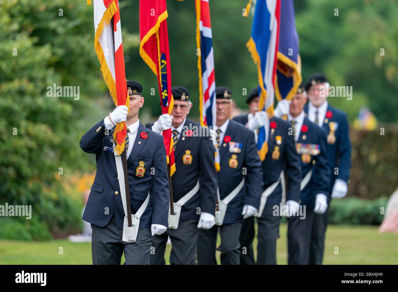 Groesbeek, Niederlande. Juli 2025. GROESBEEK, NIEDERLANDE - 17. JULI: Tag 3 der vier-Tage-Märsche (Vierdaagse/4daagse), die weltweit größte mehrtägige Wanderveranstaltung mit rund 47,000 Teilnehmern. Das Foto zeigt den kanadischen Kriegsfriedhof. Am 17. Juli 2025 in Groesbeek, Niederlande. (Foto von John Beckmann/Orange Pictures) Credit: Orange Pics BV/Alamy Live News Stockfoto