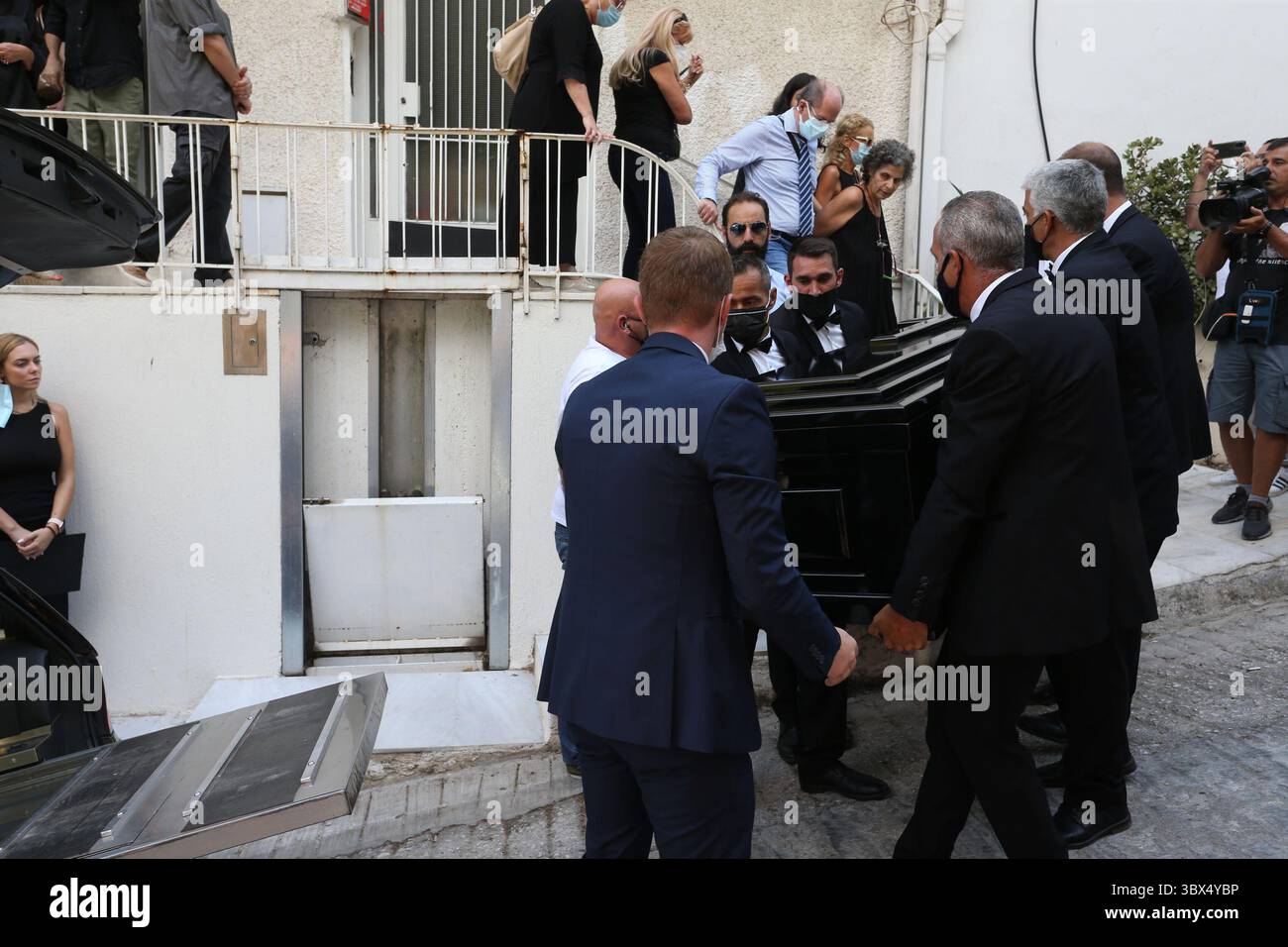 2. September 2021, Athen, Griechenland: Der Komponist Mikis Theodorakis, dessen Leben und Musik die Seele Griechenlands widerspiegelte und in seiner fesselnden Filmmusik für den Film „Â”Zorba der Grieche“ internationale Grenzen überschritt, starb am Donnerstag und stürzte das Land in drei Trauertage. (Foto: © Aristidis VafeiadakisZUMA Press Wire) Stockfoto