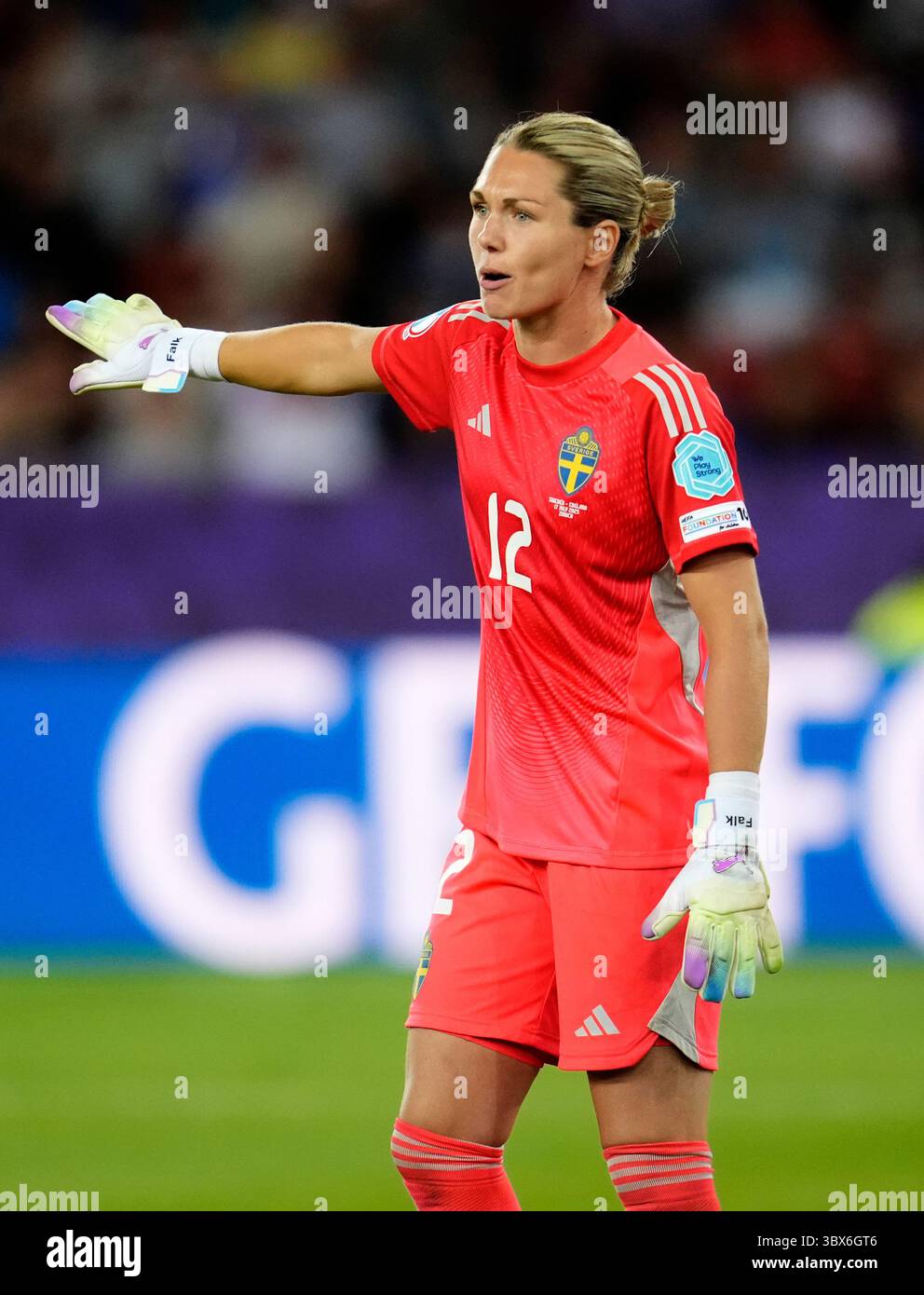 Schwedische Torhüterin Jennifer Falk beim Viertelfinalspiel der UEFA Women's Euro 2025 im Stadion Letzigrund in Zürich. Bilddatum: Donnerstag, 17. Juli 2025. Stockfoto