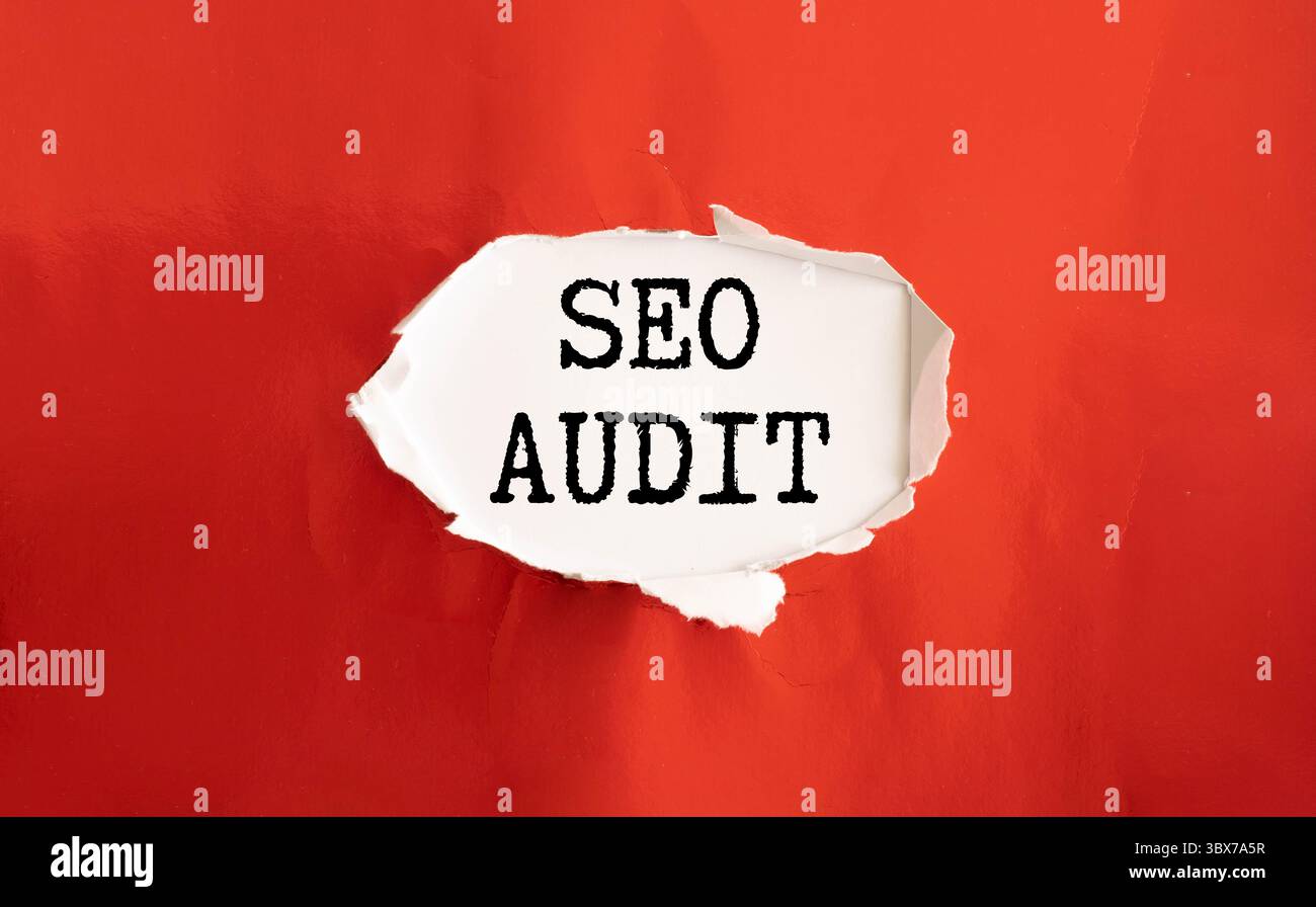 Seo-Audit. Leeres Papier aus einem Laptop-Bildschirm, isoliert auf pinkfarbenem Hintergrund Stockfoto