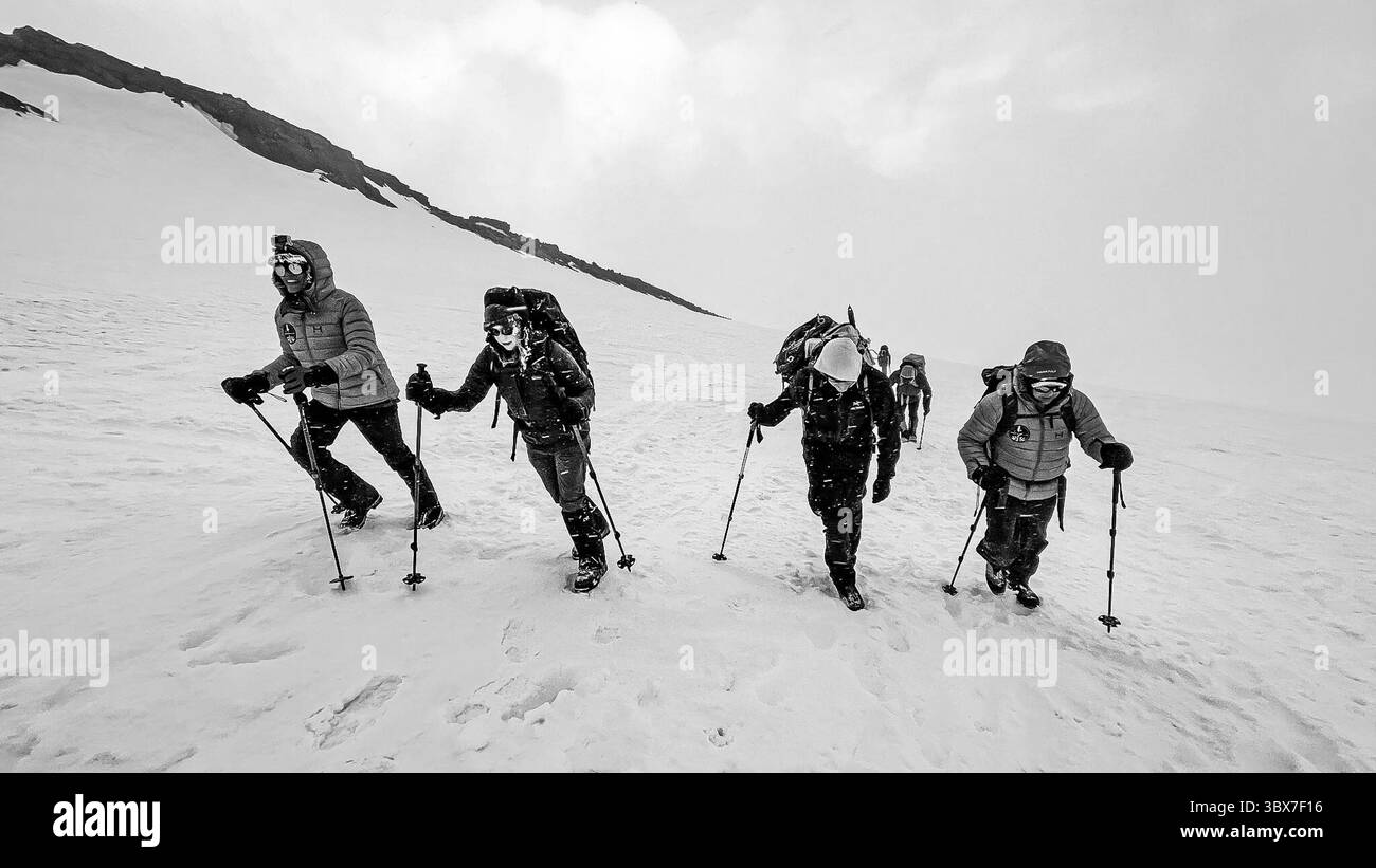 Mai 2021 - USA - Schneehöhe Test. Jared Isaacman, Hayley Arceneaux, Chris Sembroski, Dr. Sian Proctor. Inspiration4 ist die erste zivile Mission der Welt, die im Umlauf ist. Die Mission wird von Jared Isaacman geleitet, dem 38-jährigen Gründer und Chief Executive Officer von Shift4 Payments und einem versierten Piloten und Abenteurer. Dieser Meilenstein wurde in Anerkennung der vierköpfigen Crew benannt, die das Bewusstsein und die Mittel für das St. Jude Children's Research Hospital schärfen wird. Er stellt eine neue Ära für die menschliche Raumfahrt und die Erforschung dar. (Bild: © Inspiration4/ZUMA Press Wire Service/ZUMAPRESS.c Stockfoto