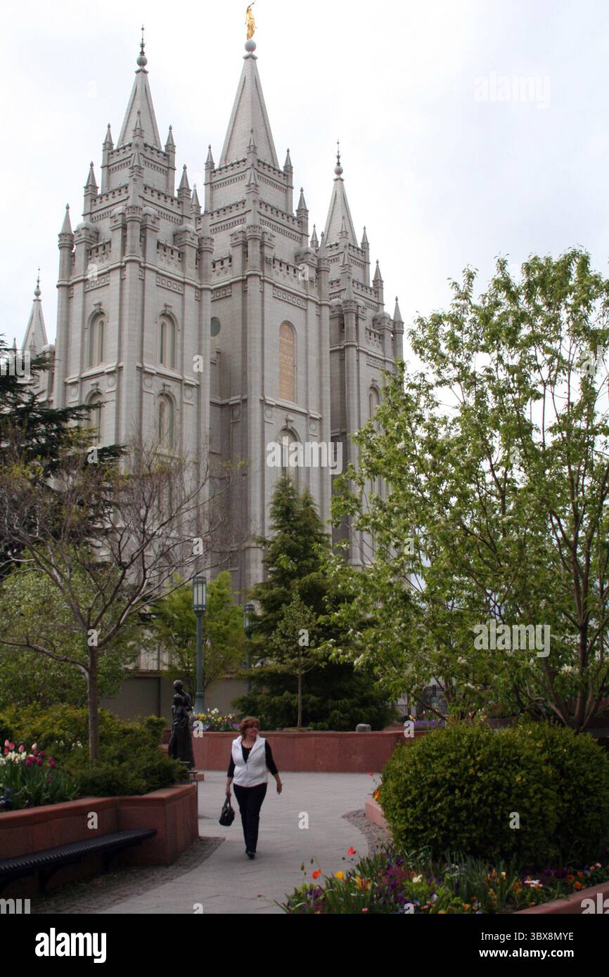 September 2021, Salt Lake City, UT, USA: Temple Square, das Hauptquartier der Kirche Jesu Christi der Heiligen der Letzten Tage ist eine zentrale Sehenswürdigkeit in der Innenstadt von Salt Lake City, Utah. Führer der Kirche Jesu Christi der Heiligen der Letzten Tage haben die Verwendung von Gesichtsmasken in ihren Tempeln weltweit angeordnet, um COVID-19 zu bekämpfen. (Bild: © Josh Noel/TNS Via ZUMA Press Wire/TNS Via ZUMA Press Wire) Stockfoto September 2021, Salt Lake City, UT, USA: Temple Square, das Hauptquartier der Kirche Jesu Christi der Heiligen der Letzten Tage ist eine zentrale Sehenswürdigkeit in der Innenstadt von Salt Lake City, Utah. Führer der Kirche Jesu Christi der Heiligen der Letzten Tage haben die Verwendung von Gesichtsmasken in ihren Tempeln weltweit angeordnet, um COVID-19 zu bekämpfen. (Bild: © Josh Noel/TNS Via ZUMA Press Wire/TNS Via ZUMA Press Wire) Stockfoto