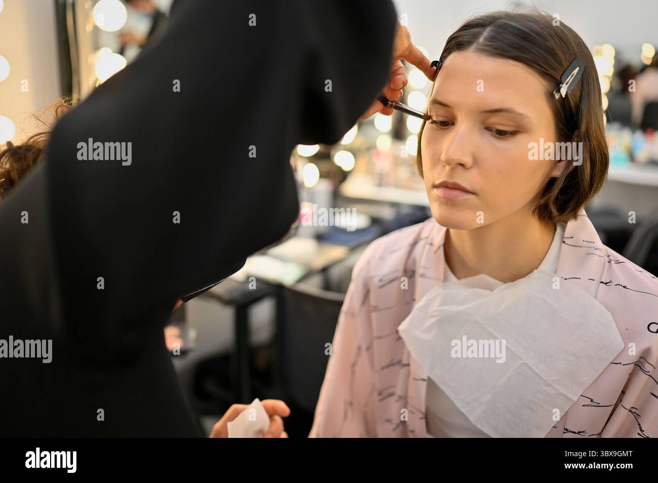 23. September 2021, Mailand, Moncalieri, Italien: Backstage der GENNY Fashion Show bei der Milan Fashion Week Woman's Spring Summer 2022. (Kreditbild: © Riccardo Giordano/ZUMA Wire) Stockfoto