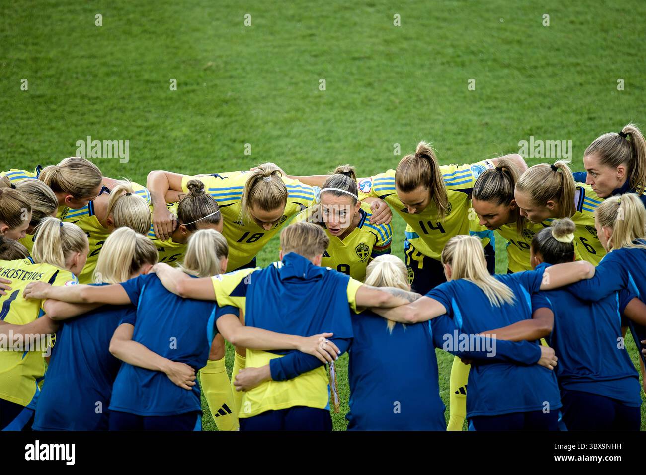 Zürich, Schweiz. Juli 2025. Zürich, Schweiz, 17. Juli 2025: Spieler Schwedens vor dem Viertelfinale der UEFA Womens EURO 2025 zwischen Schweden und England im Stadion Letzigrund in Zürich, Schweiz. (Pedro Porru/SheKicks/SPP) Credit: SPP Sport Press Photo. /Alamy Live News Stockfoto