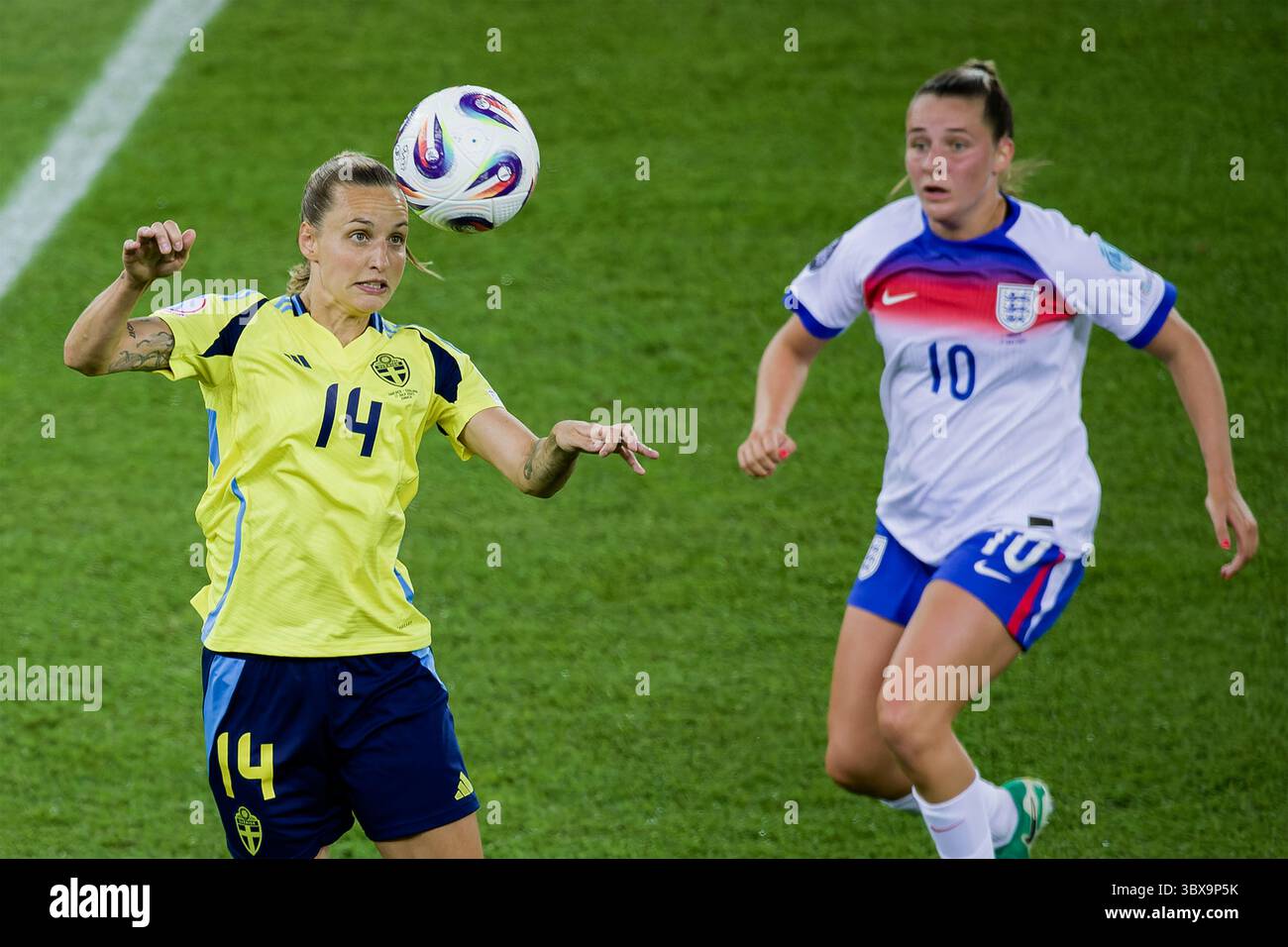 Zürich, Schweiz. Juli 2025. Zürich, Schweiz, 17. Juli 2025: Nathalie Bjorn (14 Schweden) im Viertelfinale der UEFA Womens EURO 2025 zwischen Schweden und England im Stadion Letzigrund in Zürich, Schweiz. (Pedro Porru/SheKicks/SPP) Credit: SPP Sport Press Photo. /Alamy Live News Stockfoto
