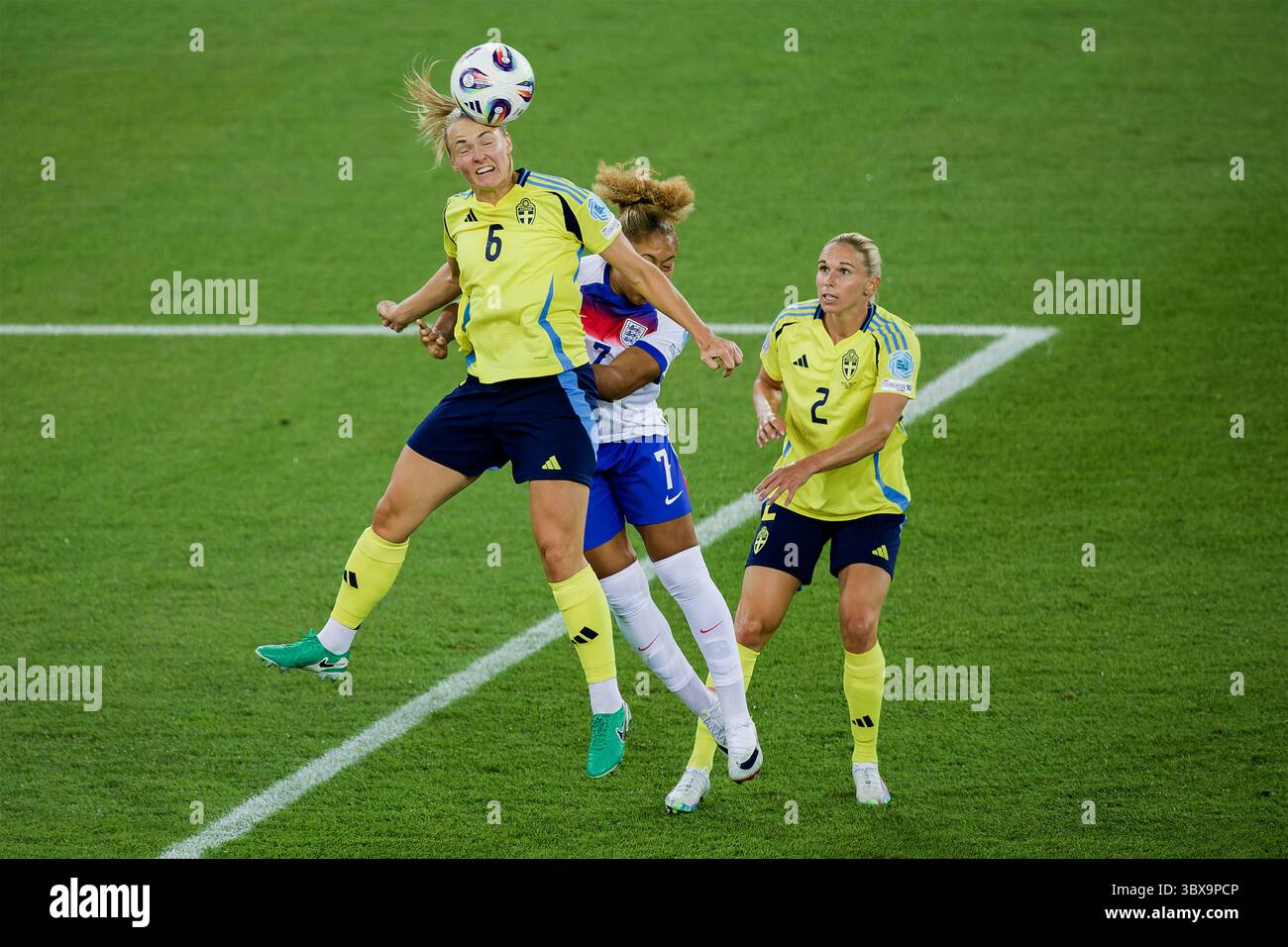 Zürich, Schweiz. Juli 2025. Zürich, Schweiz, 17. Juli 2025: Magdalena Eriksson (6 Schweden) im Viertelfinale der UEFA Women's EURO 2025 zwischen Schweden und England im Stadion Letzigrund in Zürich, Schweiz. (Pedro Porru/SheKicks/SPP) Credit: SPP Sport Press Photo. /Alamy Live News Stockfoto