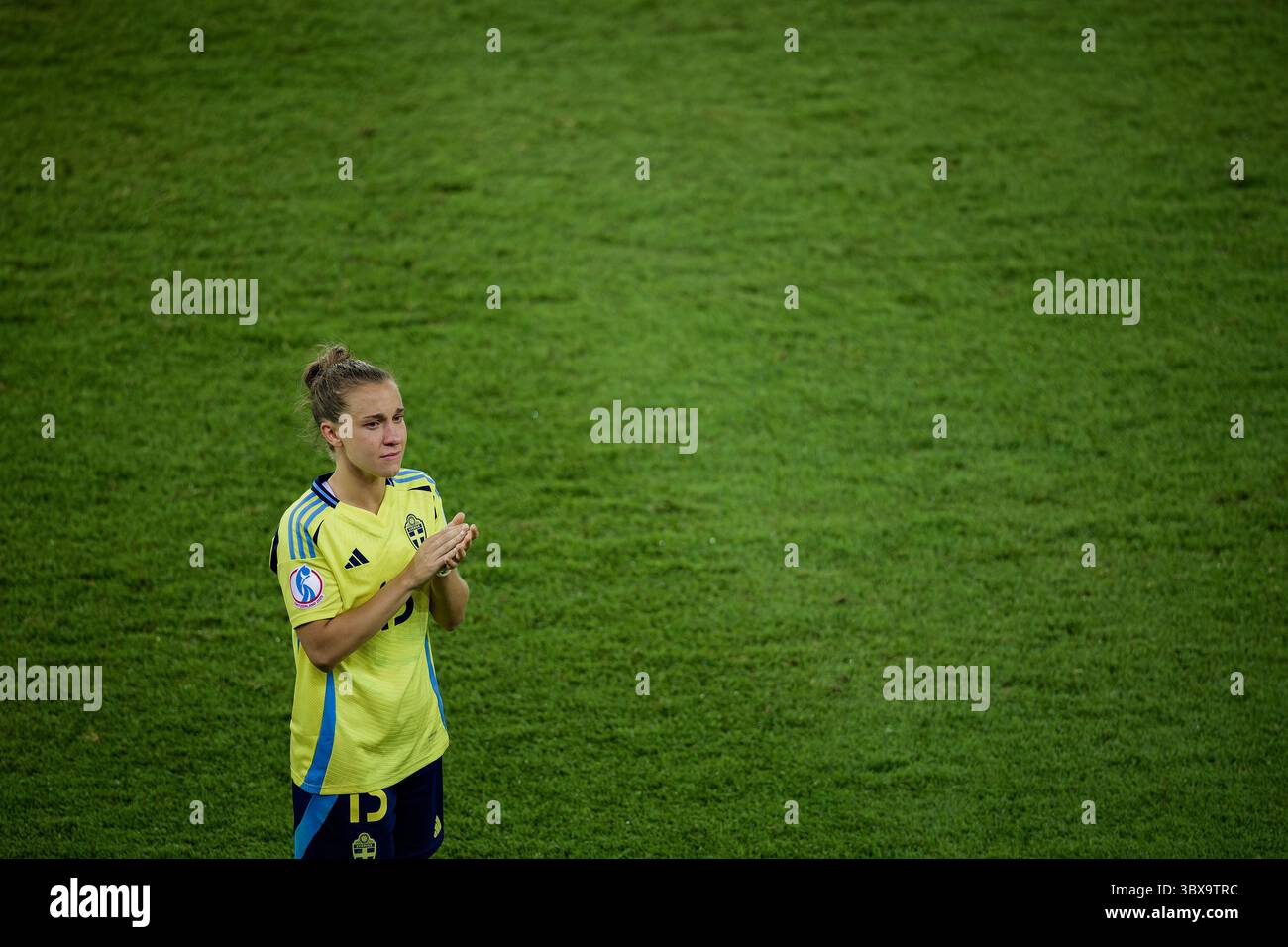 Zürich, Schweiz. Juli 2025. Zürich, Schweiz, 17. Juli 2025: Julia Zigiotti Olme (15 Schweden) nach dem Viertelfinalspiel der UEFA Womens EURO 2025 zwischen Schweden und England im Stadion Letzigrund in Zürich, Schweiz. (Pedro Porru/SheKicks/SPP) Credit: SPP Sport Press Photo. /Alamy Live News Stockfoto