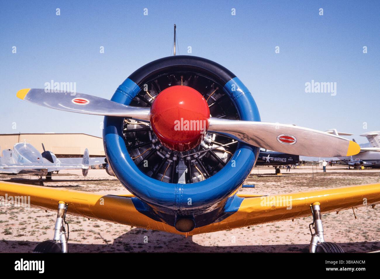 26. Februar 2021, Alamogordo, New Mexico, USA: Ein restaurierter Vultee BT-13A Valiant WW II Pilotentrainer auf einer Flugschau in Holloman AFB. Valiant Pilot Trainer des Zweiten Weltkriegs auf einer Flugschau in Holloman AFB. (Kreditbild: © Jon G. Fuller/VW Pics via ZUMA Press Wire) Stockfoto