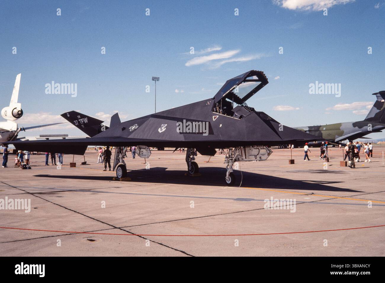 26. Februar 2021, Alamogordo, New Mexico, Vereinigte Staaten: Ein Lockheed F-117A Night Hawk Stealth Attack-Flugzeug der US Air Force auf der Holloman AFB, New Mexico. (Kreditbild: © Jon G. Fuller/VW Pics via ZUMA Press Wire) Stockfoto