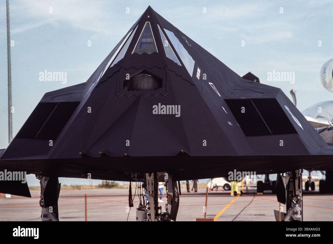 26. Februar 2021, Alamogordo, New Mexico, Vereinigte Staaten: Ein Lockheed F-117A Night Hawk Stealth Attack-Flugzeug der US Air Force auf der Holloman AFB, New Mexico. (Kreditbild: © Jon G. Fuller/VW Pics via ZUMA Press Wire) Stockfoto