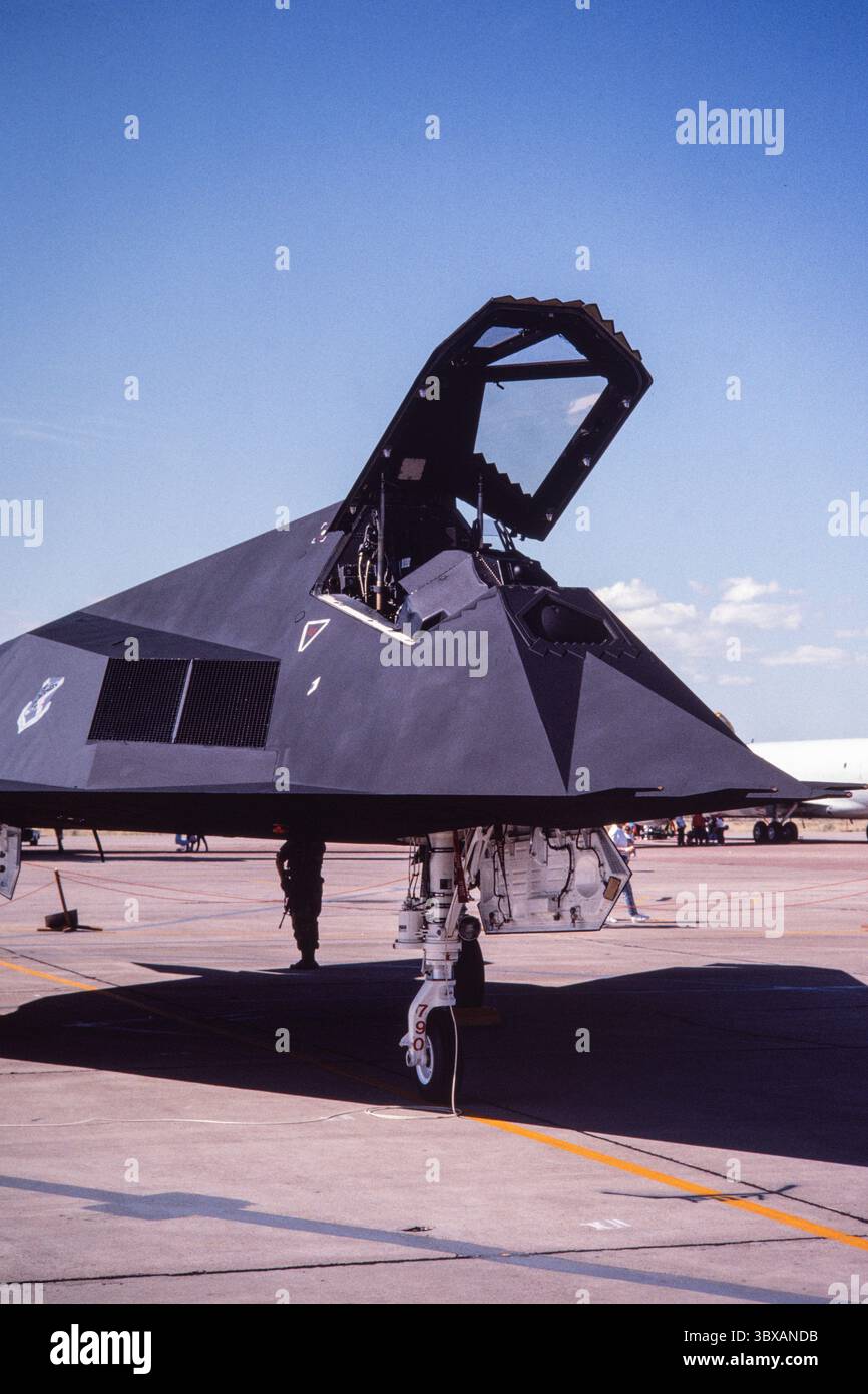 26. Februar 2021, Alamogordo, New Mexico, Vereinigte Staaten: Ein Lockheed F-117A Night Hawk Stealth Attack-Flugzeug der US Air Force auf der Holloman AFB, New Mexico. (Kreditbild: © Jon G. Fuller/VW Pics via ZUMA Press Wire) Stockfoto