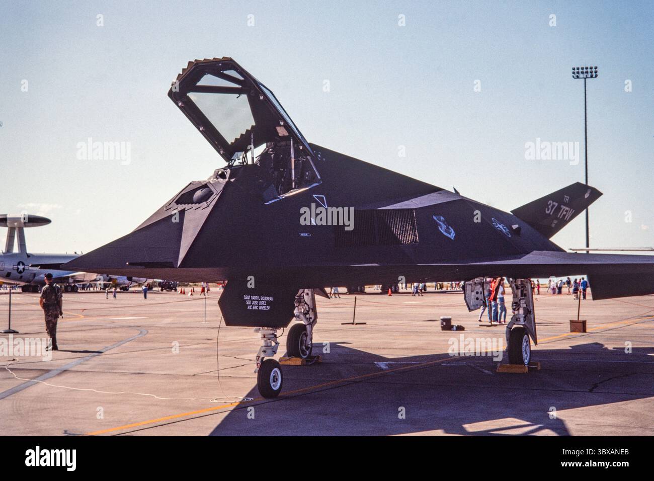 26. Februar 2021, Alamogordo, New Mexico, Vereinigte Staaten: Ein Lockheed F-117A Night Hawk Stealth Attack-Flugzeug der US Air Force auf der Holloman AFB, New Mexico. (Kreditbild: © Jon G. Fuller/VW Pics via ZUMA Press Wire) Stockfoto