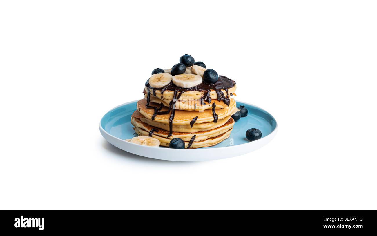 Pfannkuchen mit Beeren und Schokolade isoliert auf weißem Hintergrund. Hochwertige Fotos Stockfoto