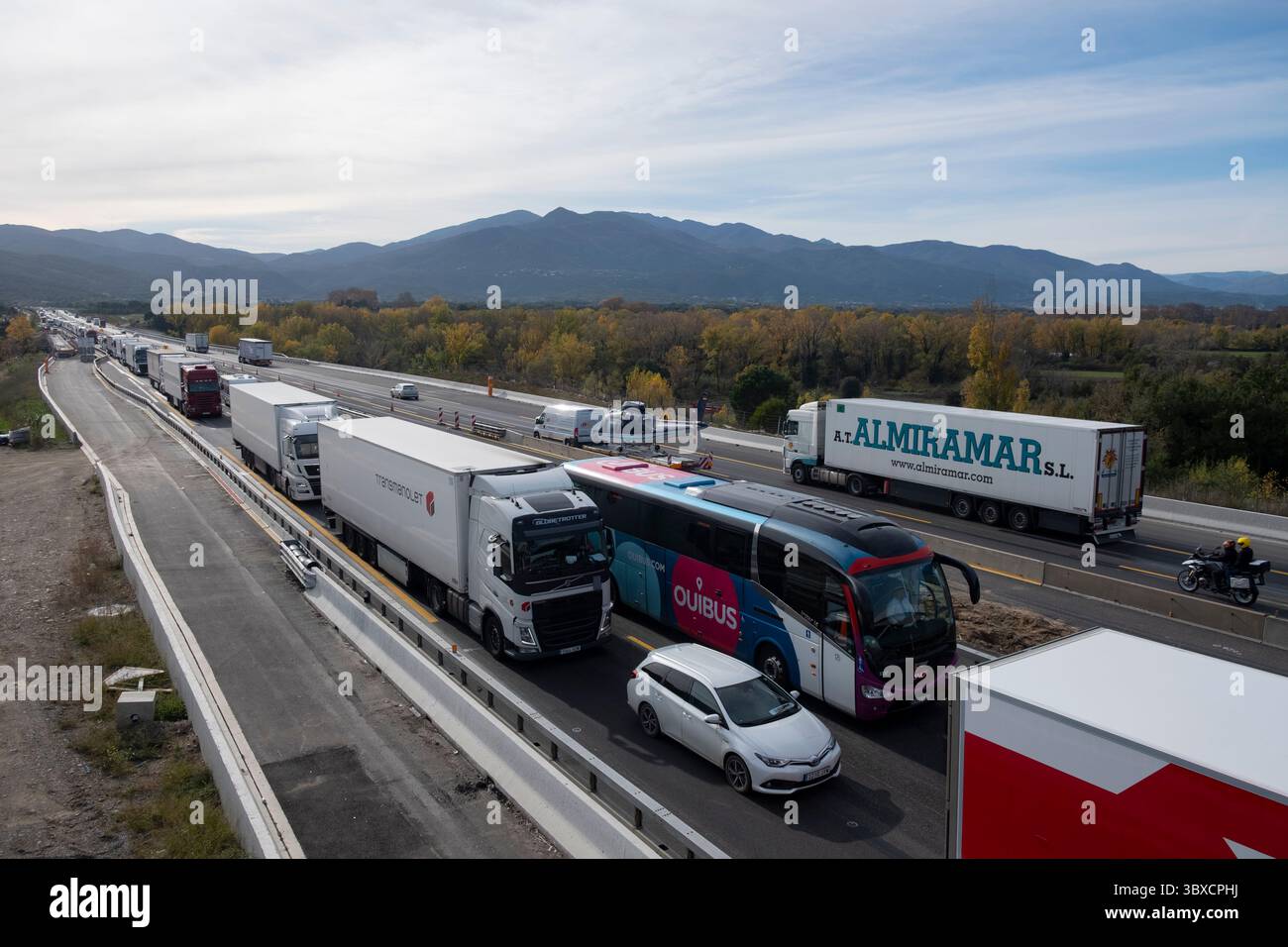 Busse blockieren auf der Autobahn in südfrankreich Stockfoto
