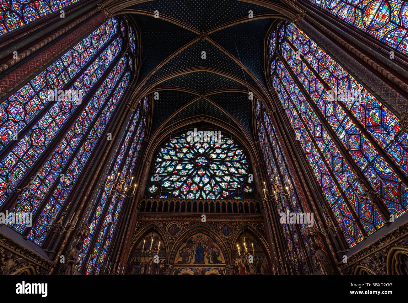 Buntglasfenster in der Kapelle Sainte Chapelle in Paris, Frankreich. Stockfoto