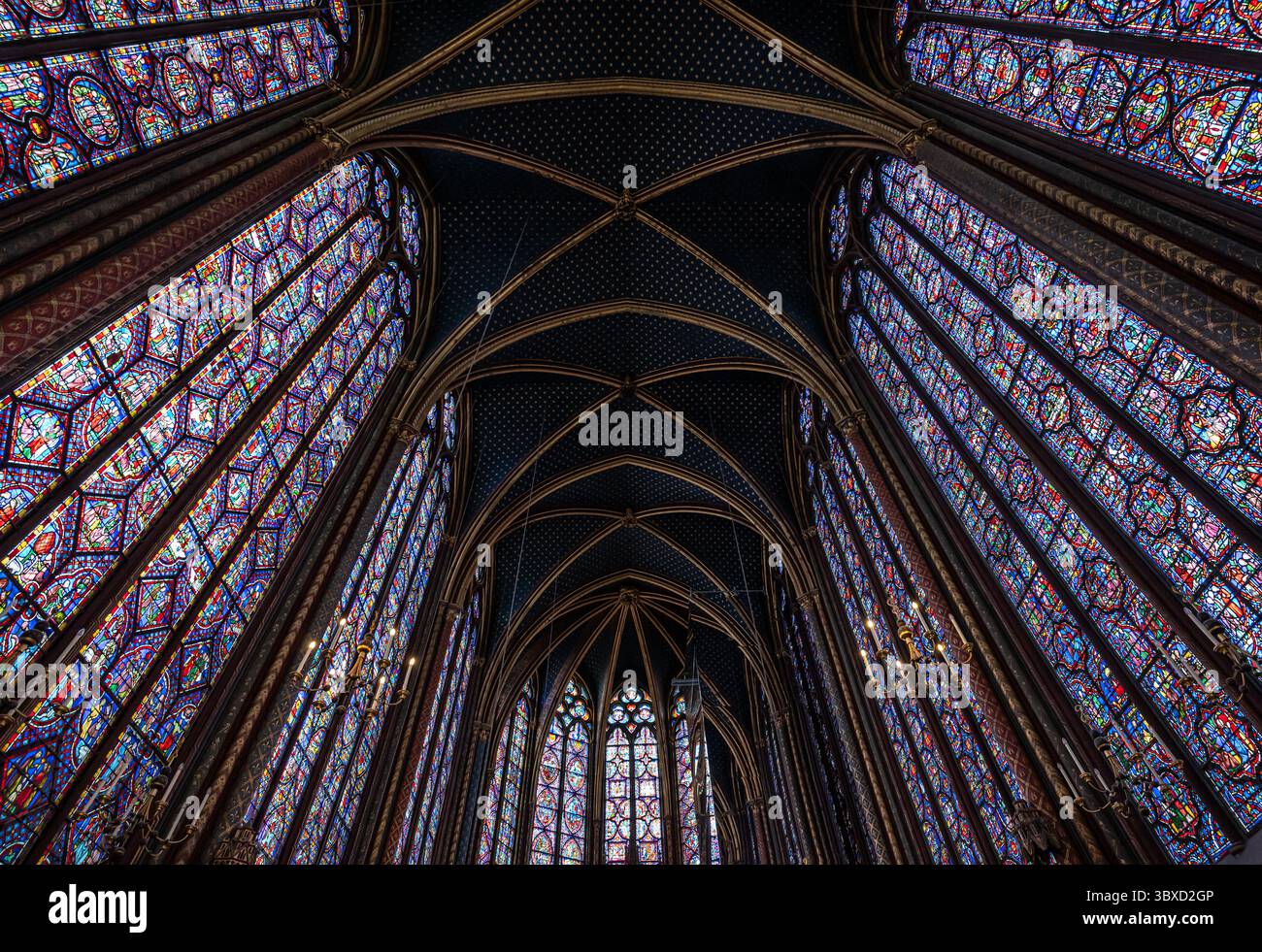Buntglasfenster in der Kapelle Sainte Chapelle in Paris, Frankreich. Stockfoto