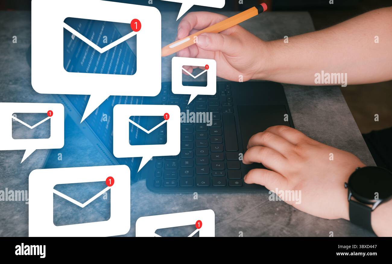 Neues Konzept für E-Mail-Benachrichtigungen. Warnzeichen E-Mail-Spam-Schnittstelle. E-Mail-Daten digitales Marketing. Digitale Mailschnittstelle auf einem digitalen Tablet. Stockfoto