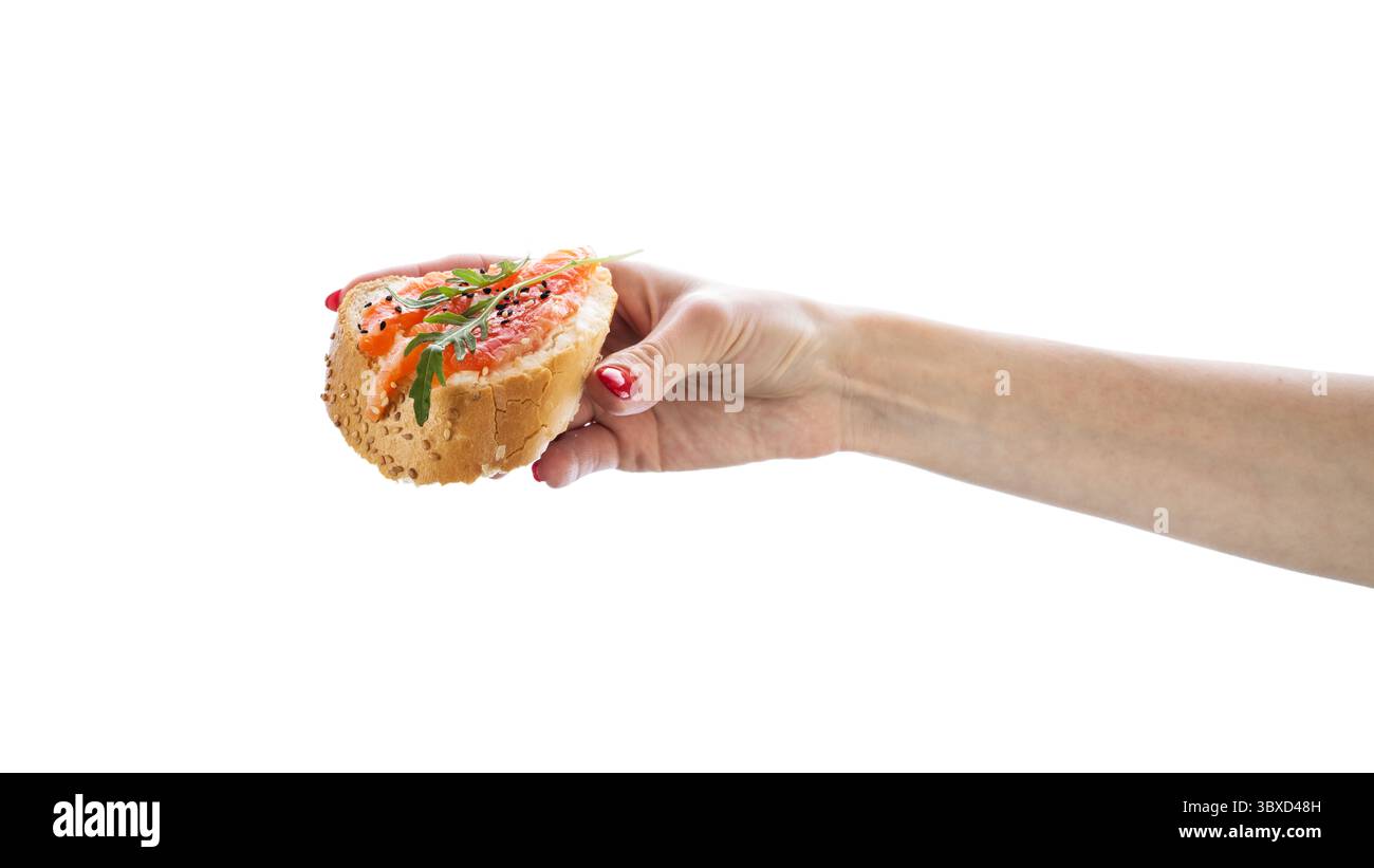 Sandwich mit rotem Fisch und Grün isoliert auf weißem Hintergrund. Lachs-Sandwich. Stockfoto