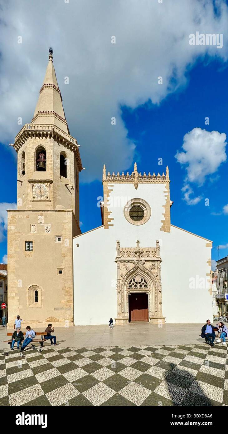 Kirche des Heiligen Johannes des Täufers in Praca da República Tomar Portugal Stockfoto