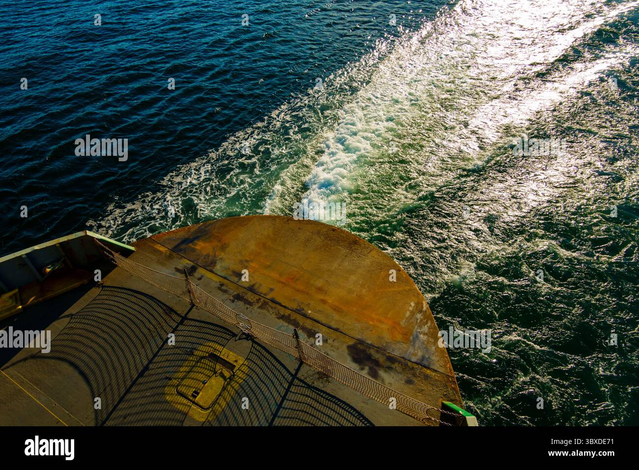 Die Fähre von Kingston nach Edmonds Spokane auf dem Puget Sound, unterwegs wird das Boot auf dem Wasser aufwachen. Stockfoto