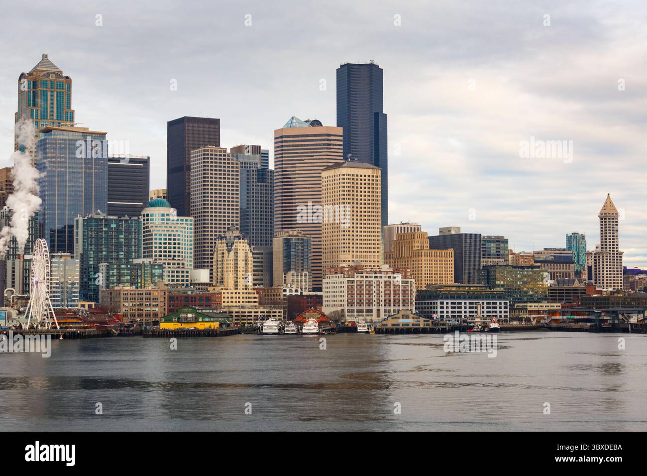 Die Gebäude von Seattle Downtown, die Ufergegend. Stockfoto