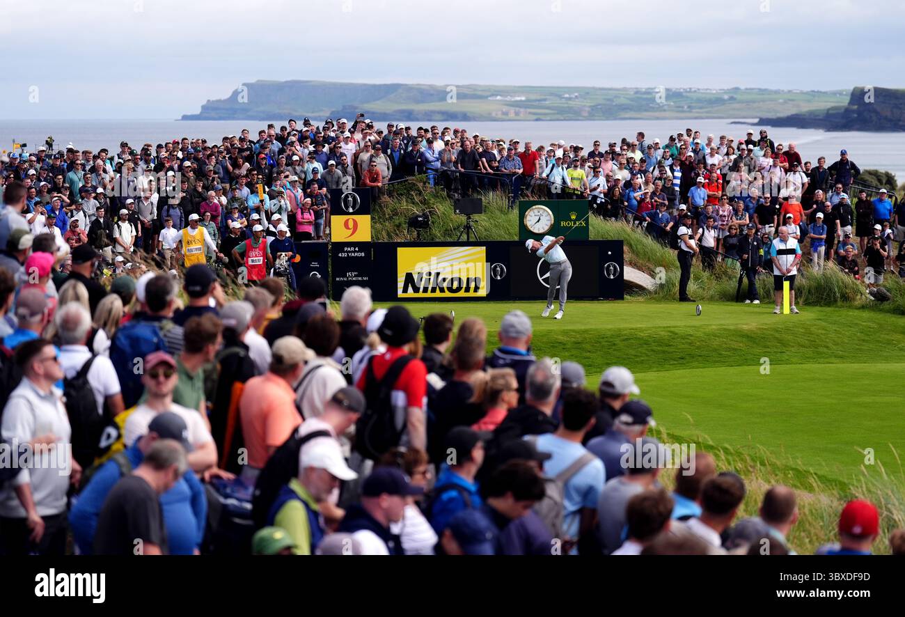 Justin Thomas aus den Vereinigten Staaten schlägt am zweiten Tag der 153. Open Championship im Royal Portrush im County Antrim, Nordirland, den 9. Platz ab. Bilddatum: Freitag, 18. Juli 2025. Stockfoto