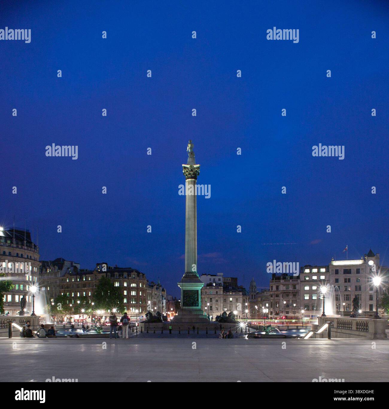 Trafalgar Square in der Nacht, London, UK Stockfoto