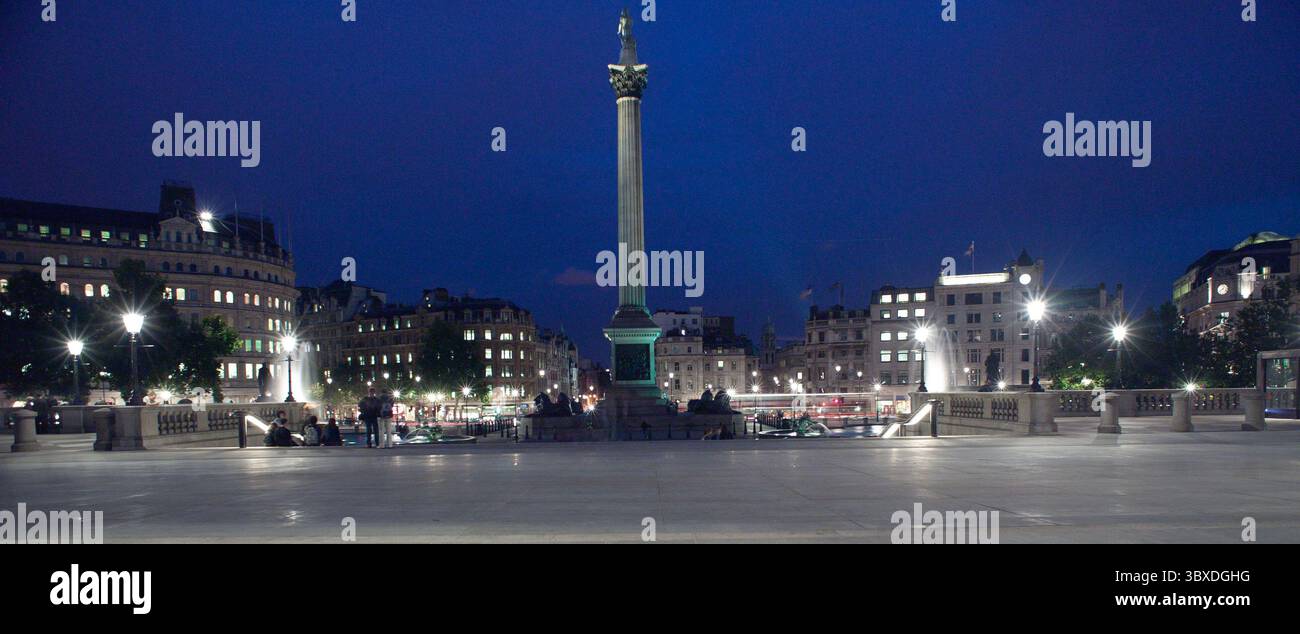 Trafalgar Square in der Nacht, London, UK Stockfoto