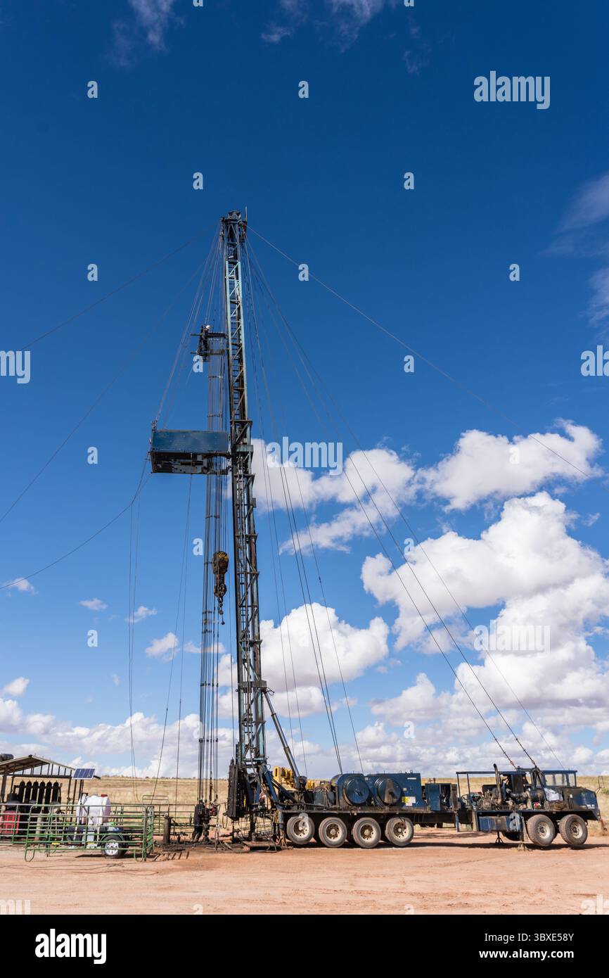 6. Oktober 2021, Moab, Utah, Vereinigte Staaten: Eine Zugeinheit oder ein Arbeitsgerät auf einem Ölbrunnen in Utah. (Kreditbild: © Jon G. Fuller/VW Pics via ZUMA Press Wire) Stockfoto