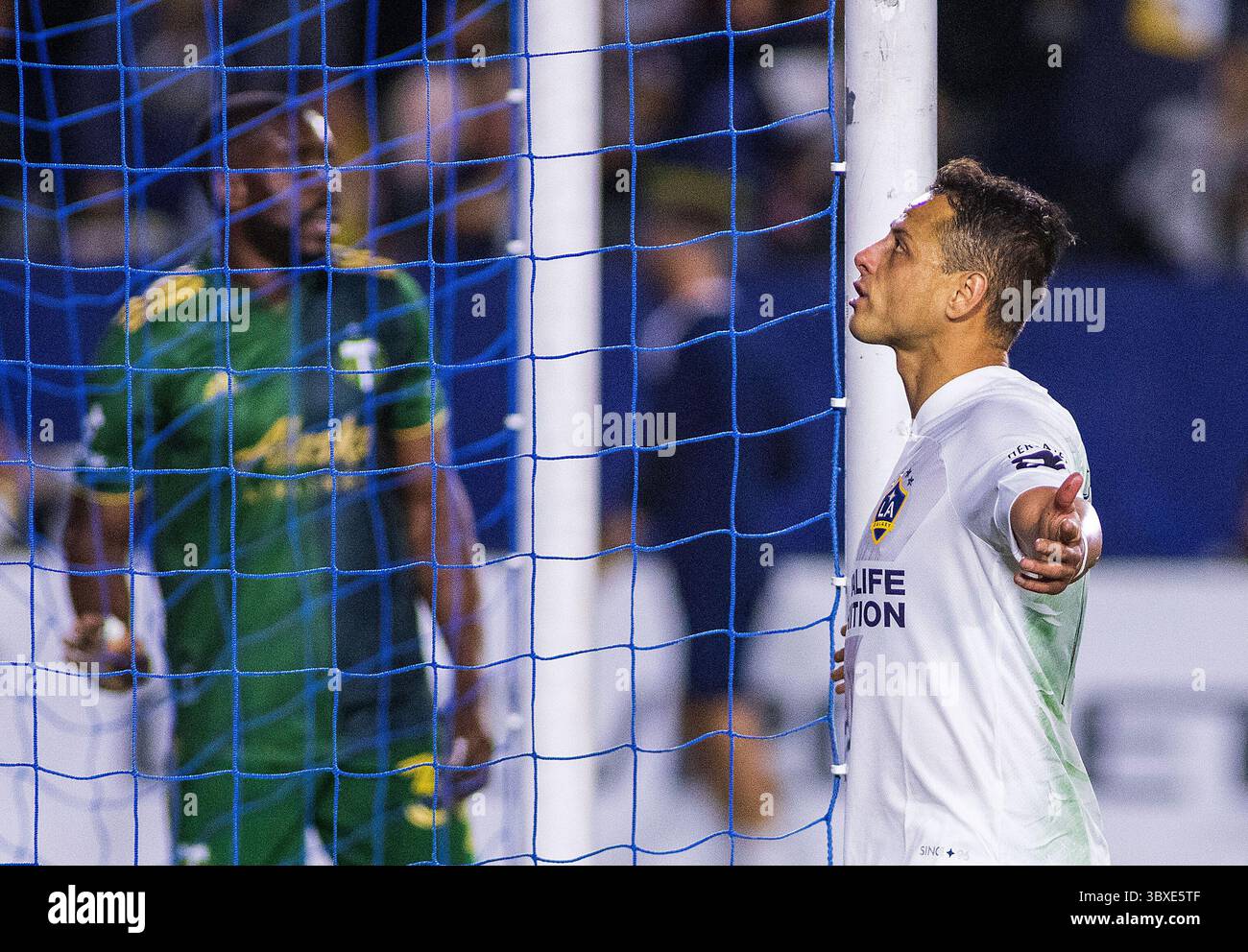 16. Oktober 2021, Los Angeles, Kalifornien, USA: Javier â€œChicharitoâ€ Hernandez #14 der L.A. Galaxy feiert sein Tor während ihres MLS-Saisonspiels mit den Portland Timbers am Samstag, den 16. Oktober 2021 im Dignity Health Sports Park in Carson, Kalifornien. LA Galaxy besiegt Timbers, 2-1. JAVIER ROJAS/PI (Foto: © Prensa Internacional Via ZUMA Press Wire) Stockfoto