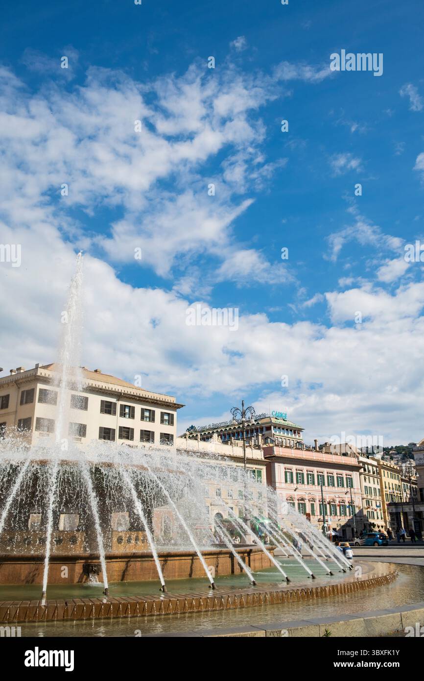 Piazza de Ferrari und ihr Brunnen, Genua, Italien Stockfoto