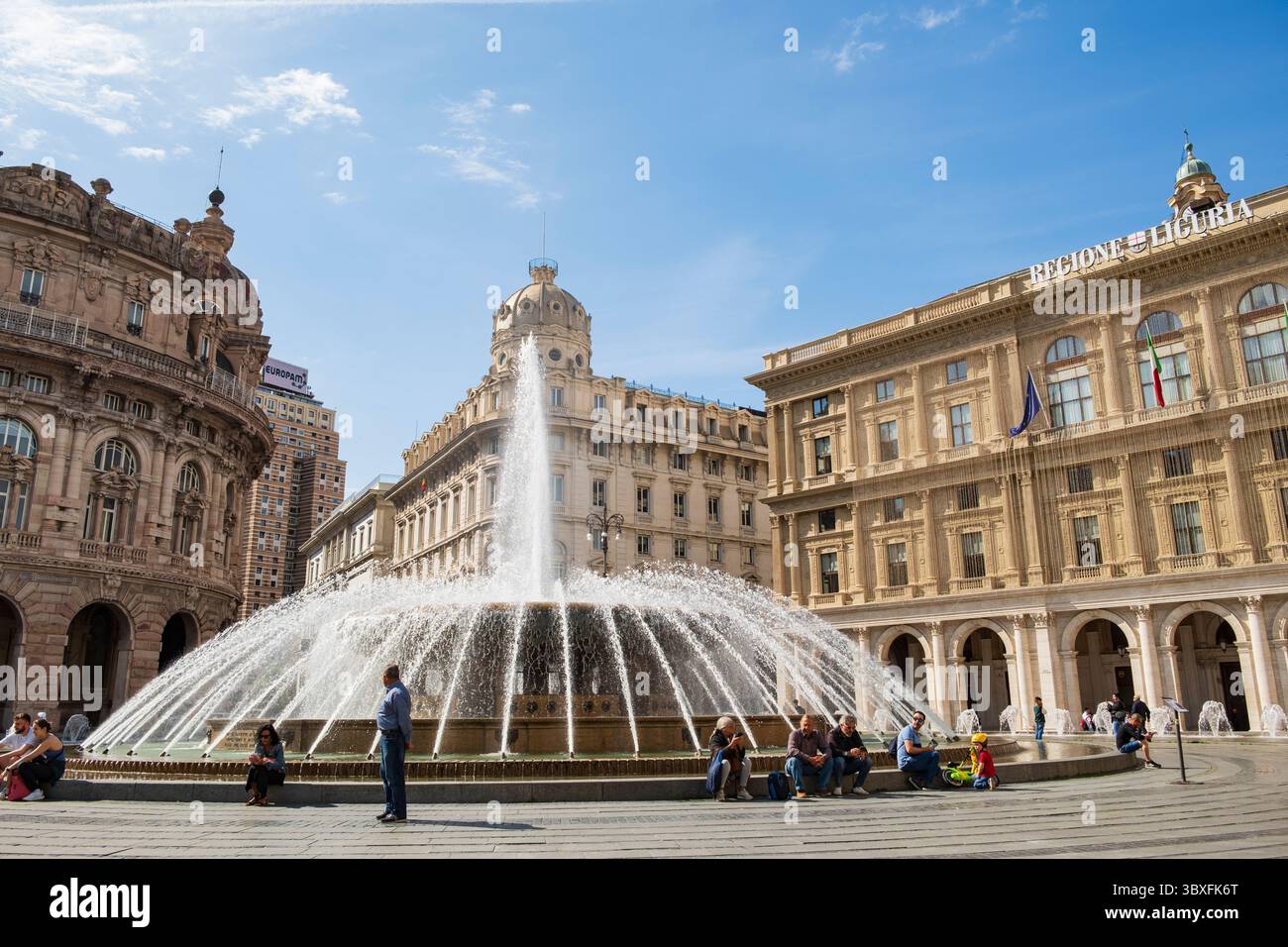 Piazza de Ferrari und ihr Brunnen, Genua, Italien Stockfoto