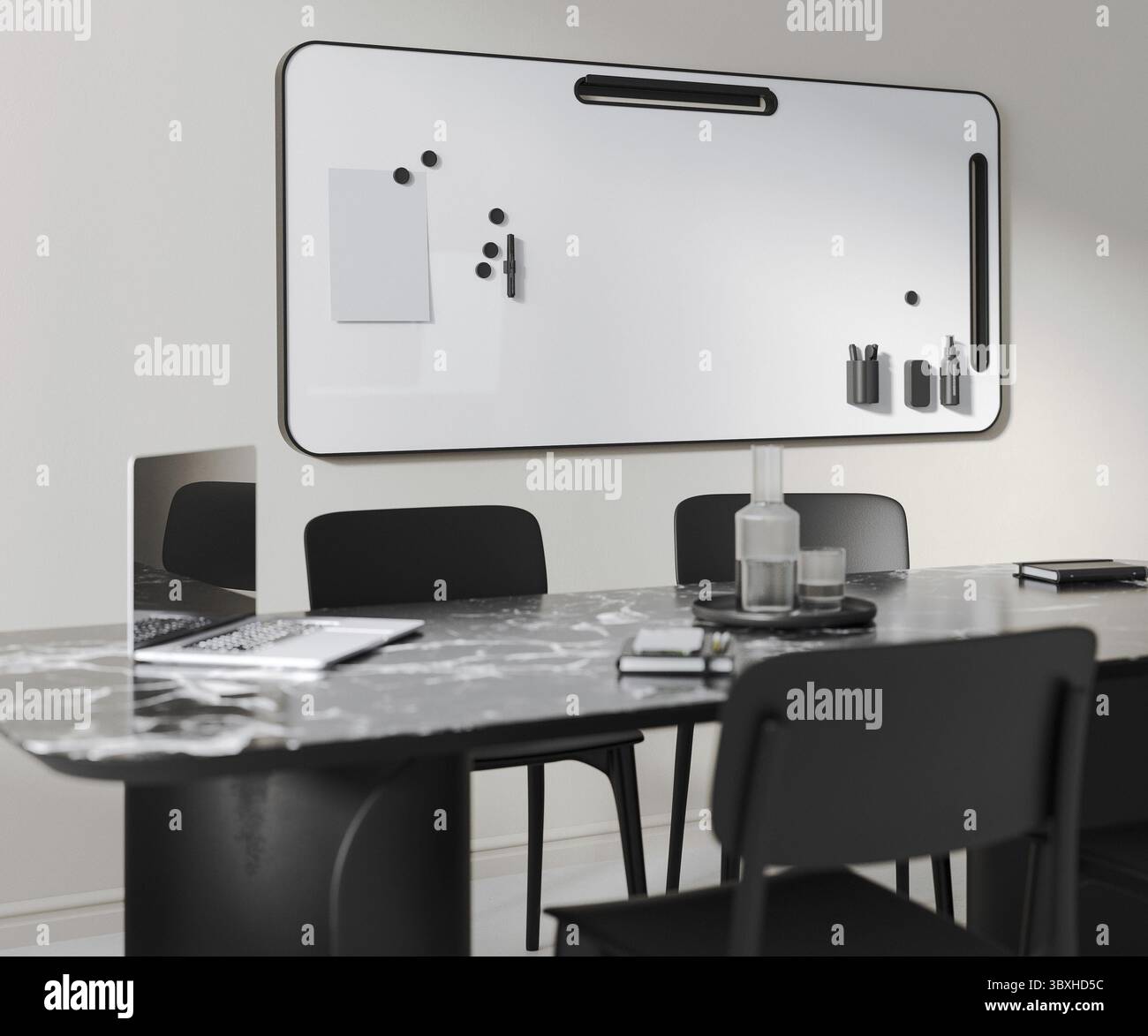 Whiteboard für das Büro an der Wand, Konferenztisch mit schwarzen Stühlen, Laptop und Notizbücher, 3D-Rendering Stockfoto