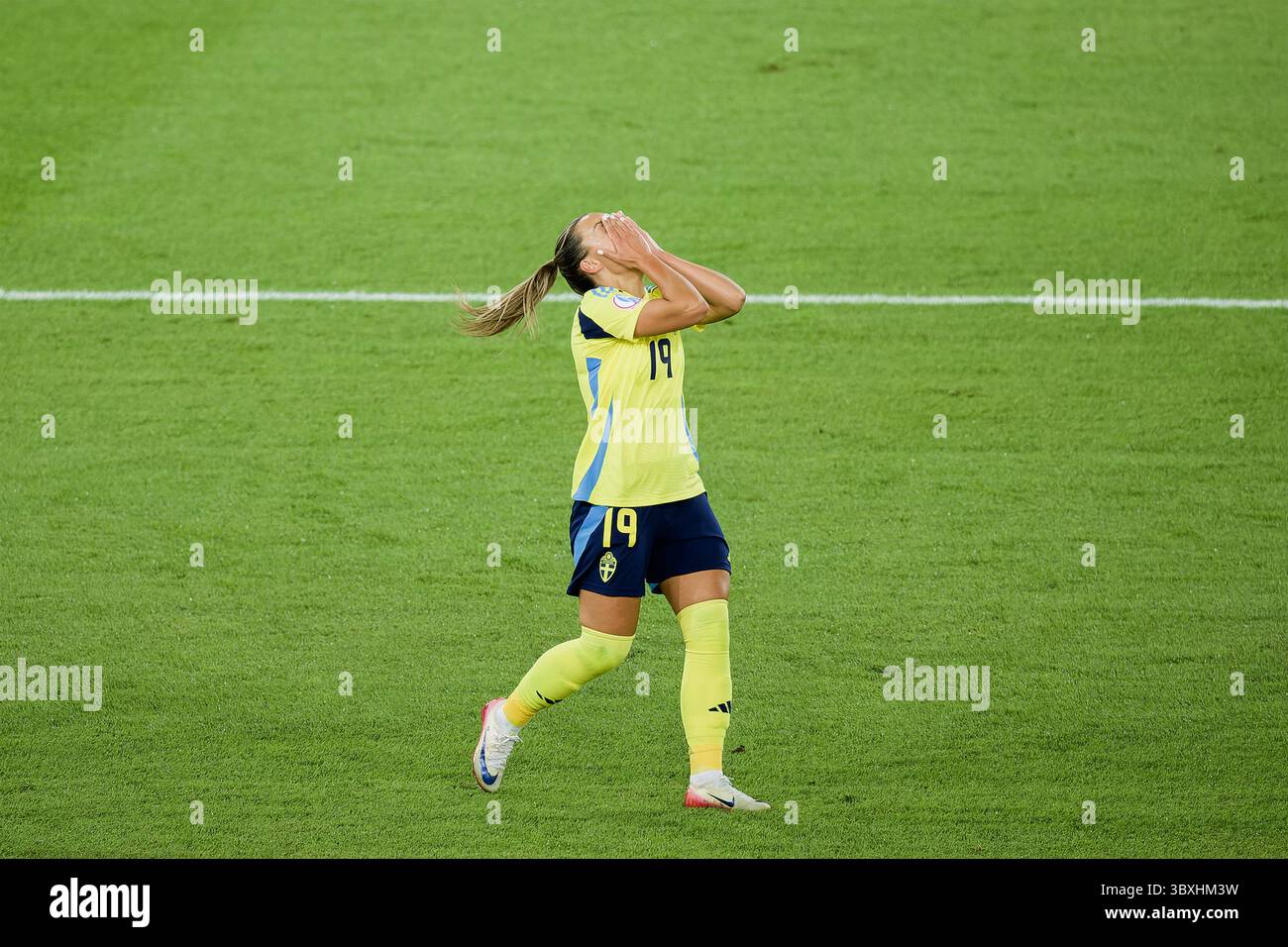 Zürich, Schweiz. Juli 2025. Zürich, Schweiz, 17. Juli 2025: Johanna Rytting Kaneryd (19 Schweden) während des Viertelfinales der UEFA Womens EURO 2025 zwischen Schweden und England im Stadion Letzigrund in Zürich. (Pedro Porru/SheKicks/SPP) Credit: SPP Sport Press Photo. /Alamy Live News Stockfoto