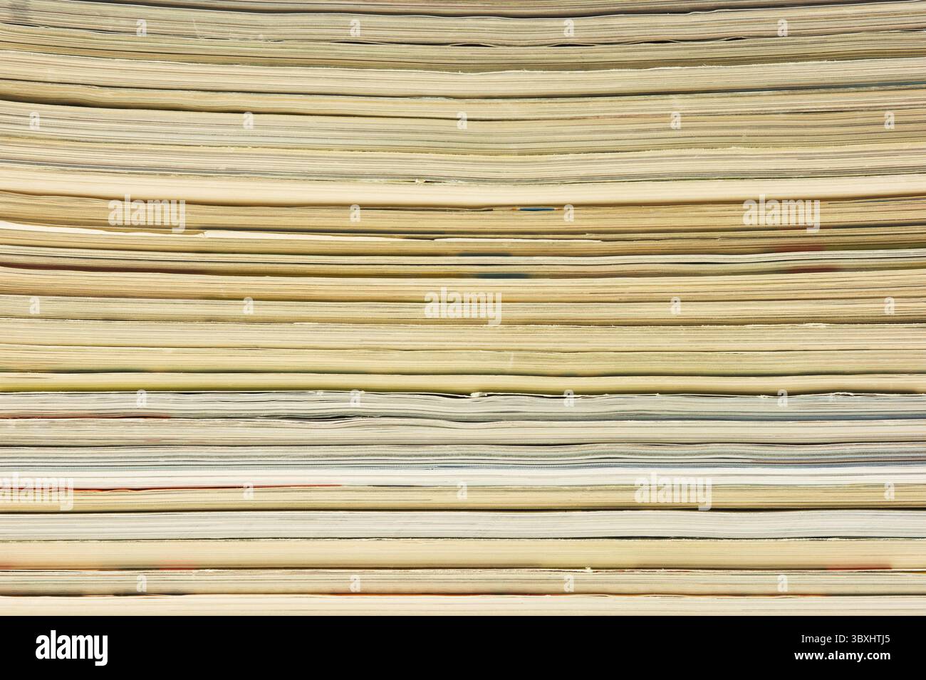 Hintergrund eines Stapels von Magazinen Stockfoto