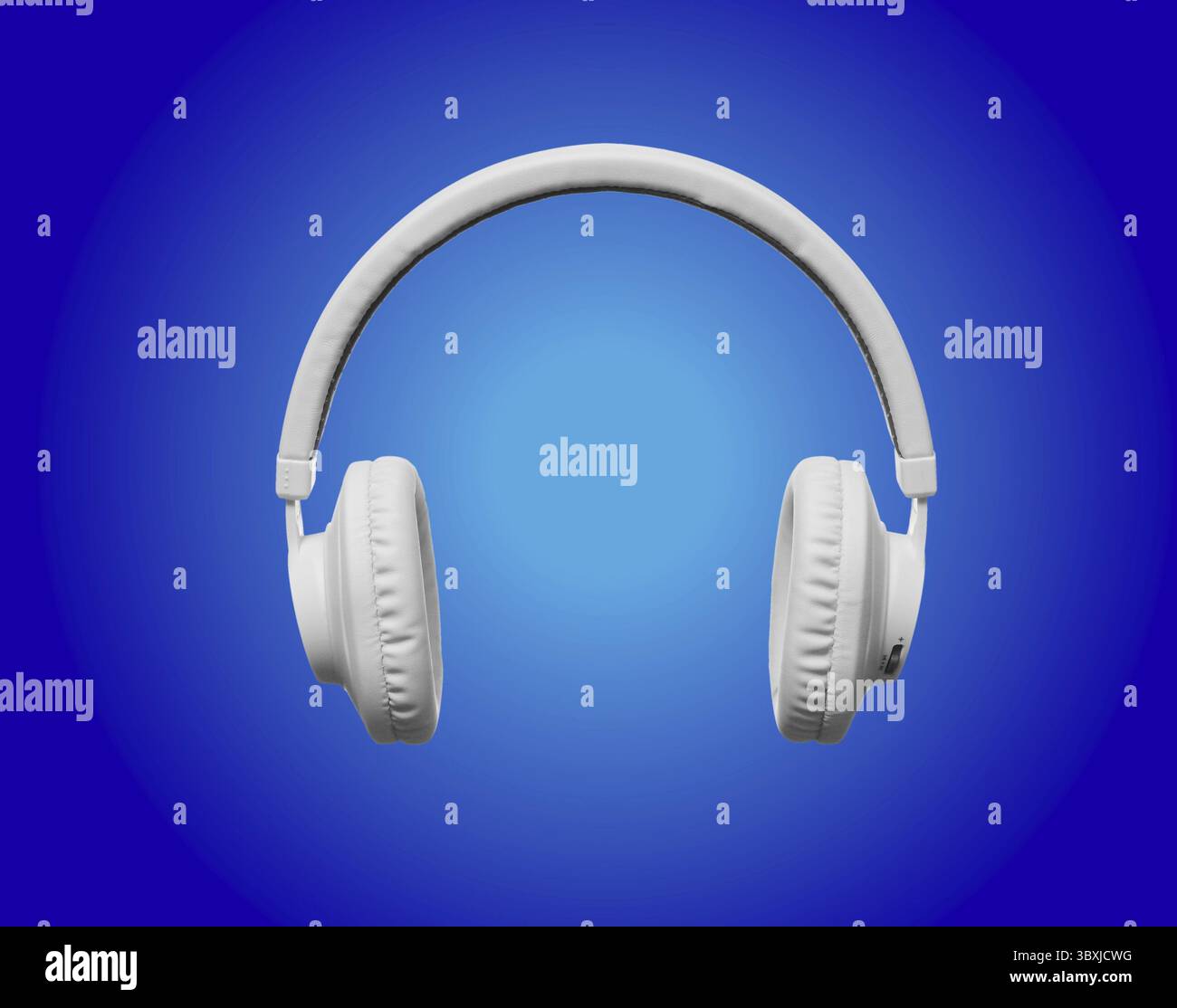 Weiße Kopfhörer auf blauem Hintergrund als Illustration spotlight Stockfoto