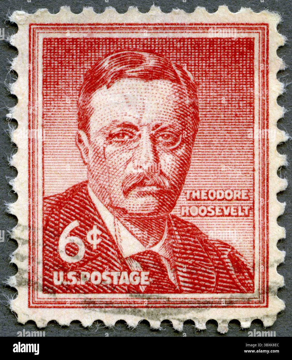 USA – UM 1955: Eine in den Vereinigten Staaten von Amerika gedruckte Briefmarke zeigt Theodore Teddy Roosevelt (1858–1919) war der 26. Präsident der Vereinigten Staaten Stockfoto