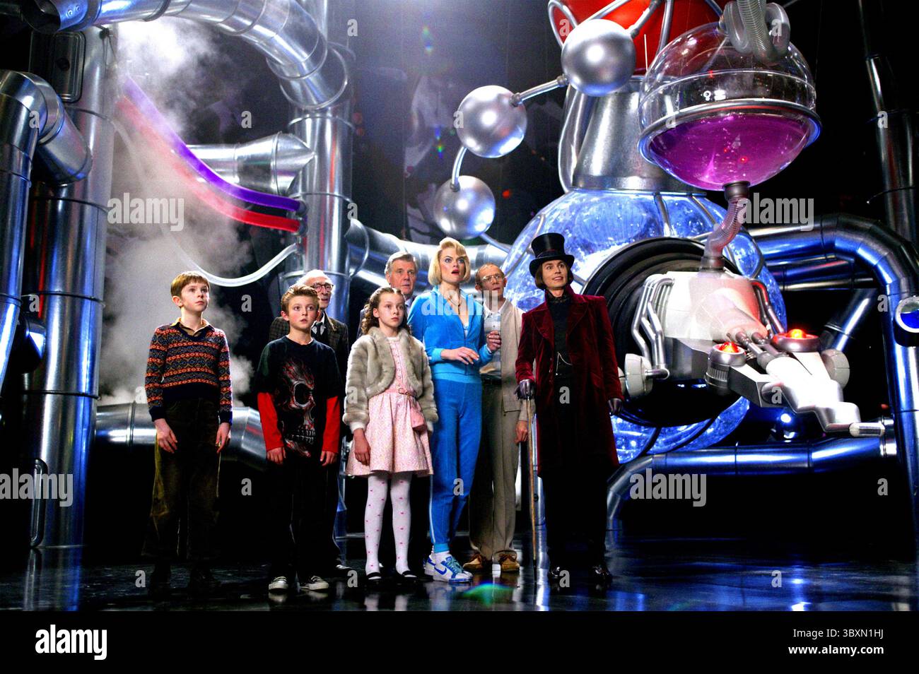 JUNI 2005 - L-R: .FREDDIE HIGHMORE, JORDAN FRY, DAVID KELLY, JULIA WINTER, JAMES FOX, MISSI PYLE, ADAM GODLEY UND JOHNNY DEPP. Charlie und die Schokoladenfabrik. (Bild: © Kelly Jordan/ZUMA Press Wire) Stockfoto
