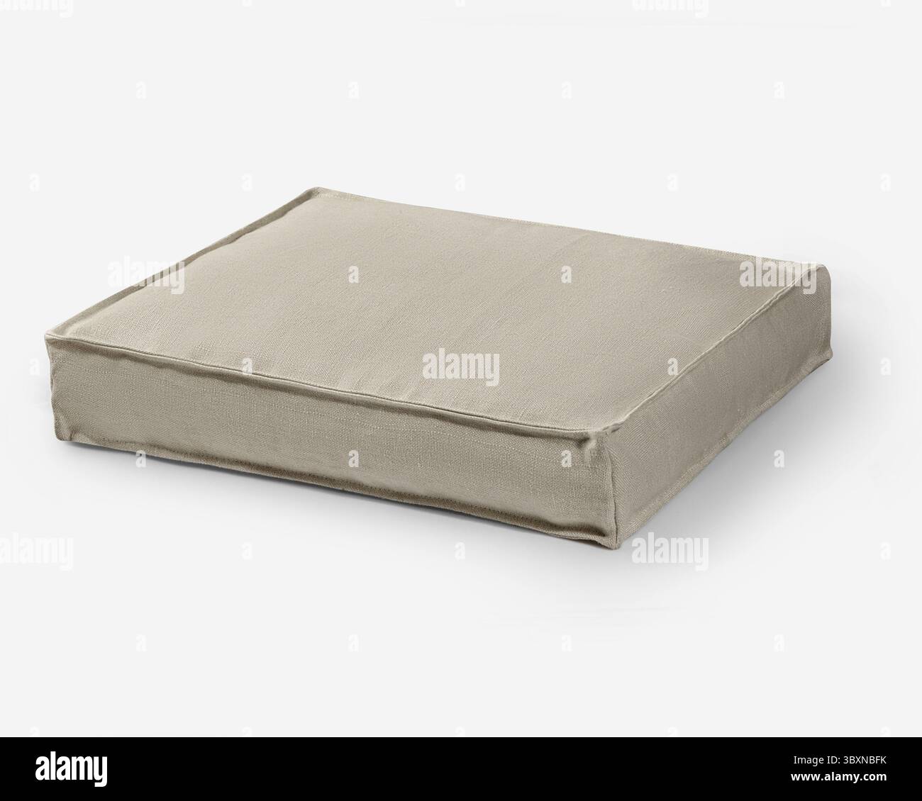 Einfaches und komfortables Haustierbett auf einer sauberen weißen Oberfläche in hellem Studio Stockfoto