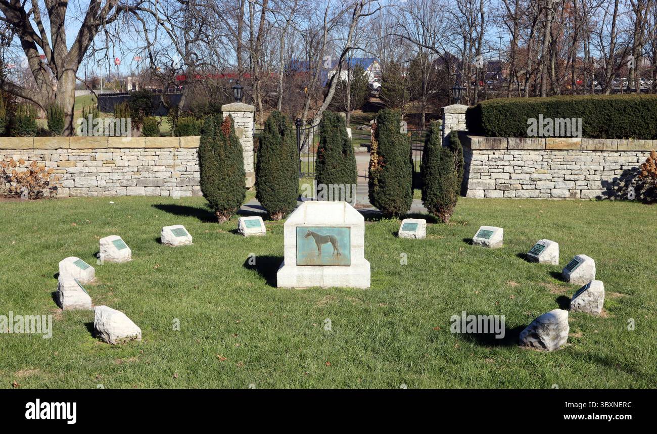 Hamburg Place in Lexington, KY, ist die Heimat des Derby-Siegers Plaudit (1898) und anderer berühmter Vollblüter auf diesem ruhigen Pferdefriedhof. Stockfoto