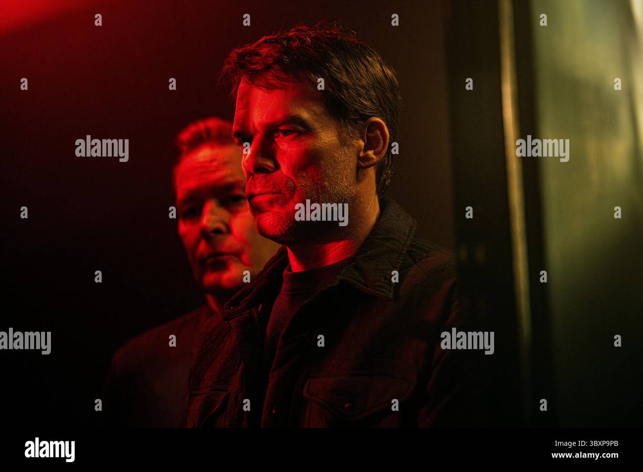 Dexter: Resurrection (2025) von Clyde Phillips mit James Remar als Harry Morgan und Michael C. Hall als Dexter Morgan in Dexter. Eine Fortsetzung der Geschichte des forensischen Analysten und Selbstjustizianten-Serienmörders Dexter Morgan, als er einem neuen Kapitel in seinem Leben gegenübersteht. Werbefoto aus Staffel 1, Episode 2 „Camera Shy“ NUR FÜR REDAKTIONELLE ZWECKE. Kredit: BFA / Zach Dilgard / Paramount+ Stockfoto