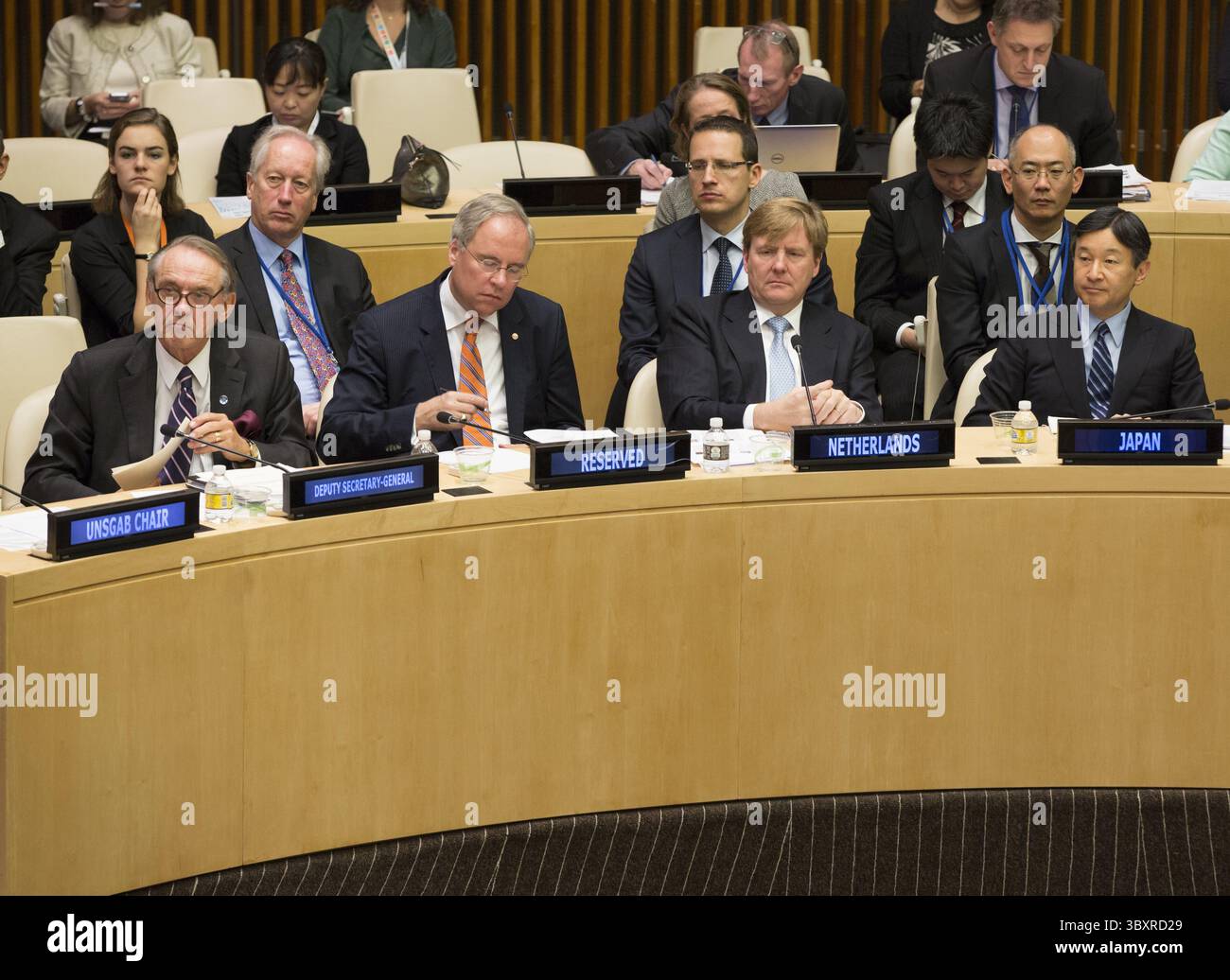 November 2015 - New York City, NY, Vereinigte Staaten - (von links) - Stellvertretender Generalsekretär Jan Eliasson, Karel van Oosterom Botschafter der Niederlande bei den Vereinten Nationen, König Willem-Alexander von den Niederlanden und Kronprinz Naruhito von Japan während der GeneralÃ¢â Abschlusszeremonie des Beirats der Vereinten Nationen¬â (UNSGAB) für Wasser und Abwasserentsorgung (organisiert von UNSGAB, Abteilung für nachhaltige Entwicklung (DESA)heute in der UNHAu¢ Stockfoto