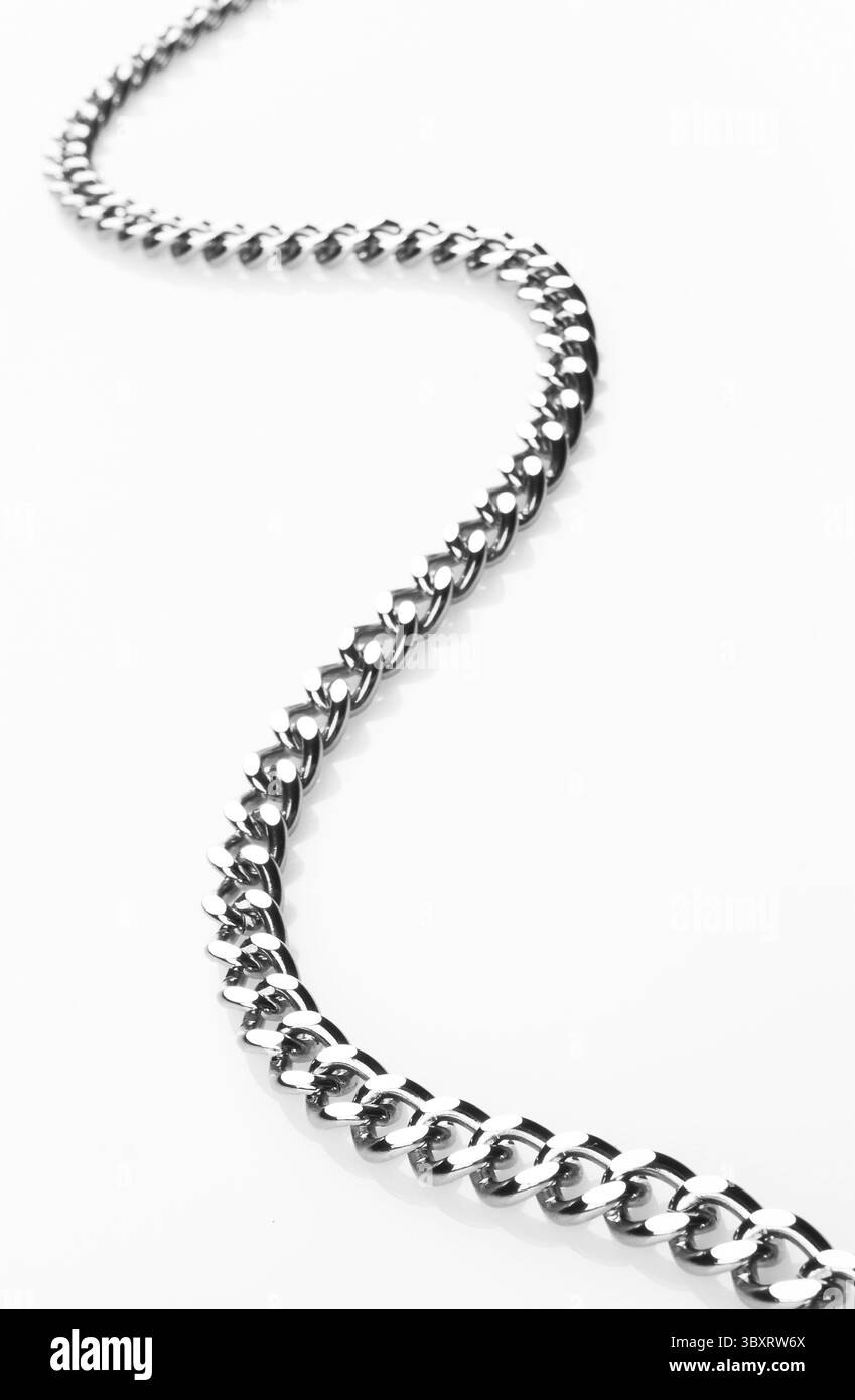 Kette auf weißem Hintergrund, in der Nähe Stockfoto