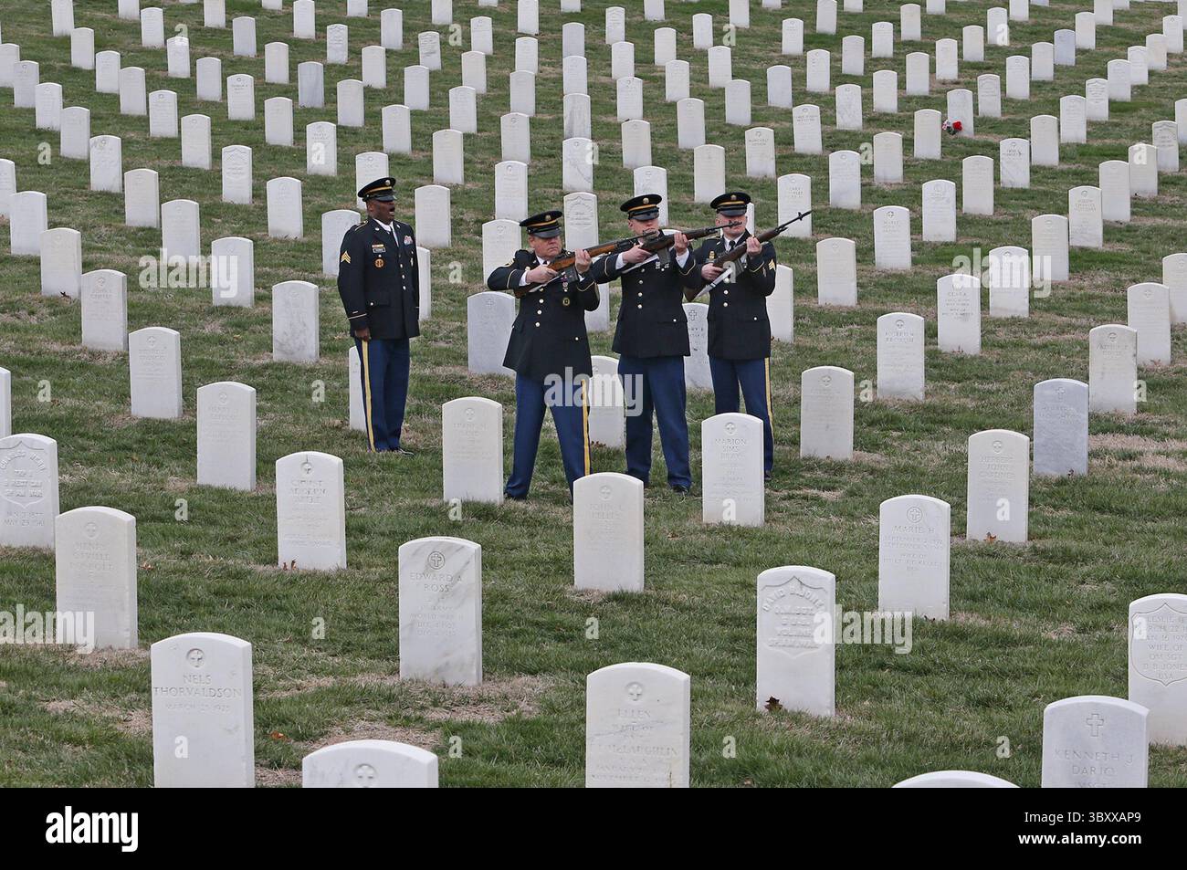 22. März 2018 – St. Louis, MO, USA – am 22. März 2018 Wurde die Gedenkfeier für den Hubschrauberpiloten Reginald Cleve auf dem Jefferson Barracks National Cemetery gefeiert. Reginald Cleves Hubschrauber wurde am 22. März 1971 abgeschossen. Seine Überreste wurden nie gefunden. (Foto: © J.B. Forbes/St Louis Post-Dispatch via ZUMA Press Wire) Stockfoto