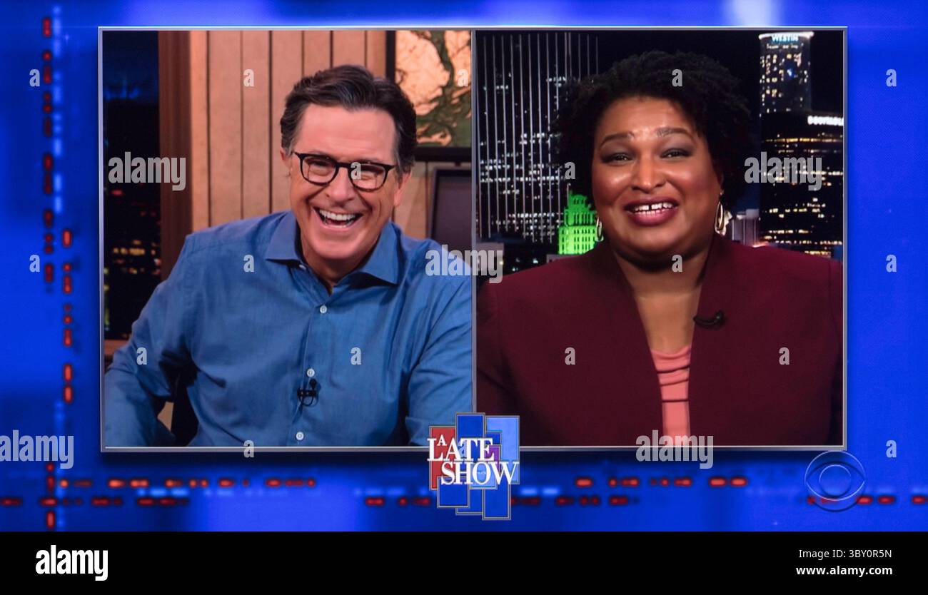 November 2020 - Atlanta, Georgia, USA. - Video Get the CBS 'Late Show' vom 9. November 2020, in der Moderator STEPHEN COLBERT STACEY ABRAMS interviewt, Gründer von Fair Fight, der Organisation, die freie und faire Wahlen in Georgien und im ganzen Land fördert. Abrams wird zugeschrieben, dass er dem designierten Präsidenten Joe Biden bei der Wahl in der letzten Woche geholfen hat, den Staat Georgien zu gewinnen und die beiden amtierenden republikanischen Senatoren unter 50 % zu halten, was am 5. Januar 2021 eine Stichwahl gegen ihre demokratischen Gegner erzwang. (Foto: © CBS/ZUMA Wire) NUR REDAKTIONELLE VERWENDUNG! Nicht für kommerzielle ZWECKE! Stockfoto