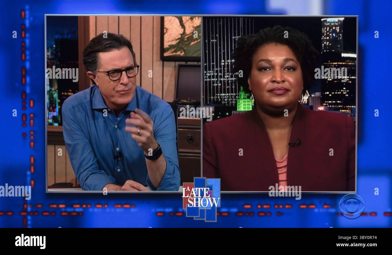 November 2020 - Atlanta, Georgia, USA. - Video Get the CBS 'Late Show' vom 9. November 2020, in der Moderator STEPHEN COLBERT STACEY ABRAMS interviewt, Gründer von Fair Fight, der Organisation, die freie und faire Wahlen in Georgien und im ganzen Land fördert. Abrams wird zugeschrieben, dass er dem designierten Präsidenten Joe Biden bei der Wahl in der letzten Woche geholfen hat, den Staat Georgien zu gewinnen und die beiden amtierenden republikanischen Senatoren unter 50 % zu halten, was am 5. Januar 2021 eine Stichwahl gegen ihre demokratischen Gegner erzwang. (Foto: © CBS/ZUMA Wire) NUR REDAKTIONELLE VERWENDUNG! Nicht für kommerzielle ZWECKE! Stockfoto