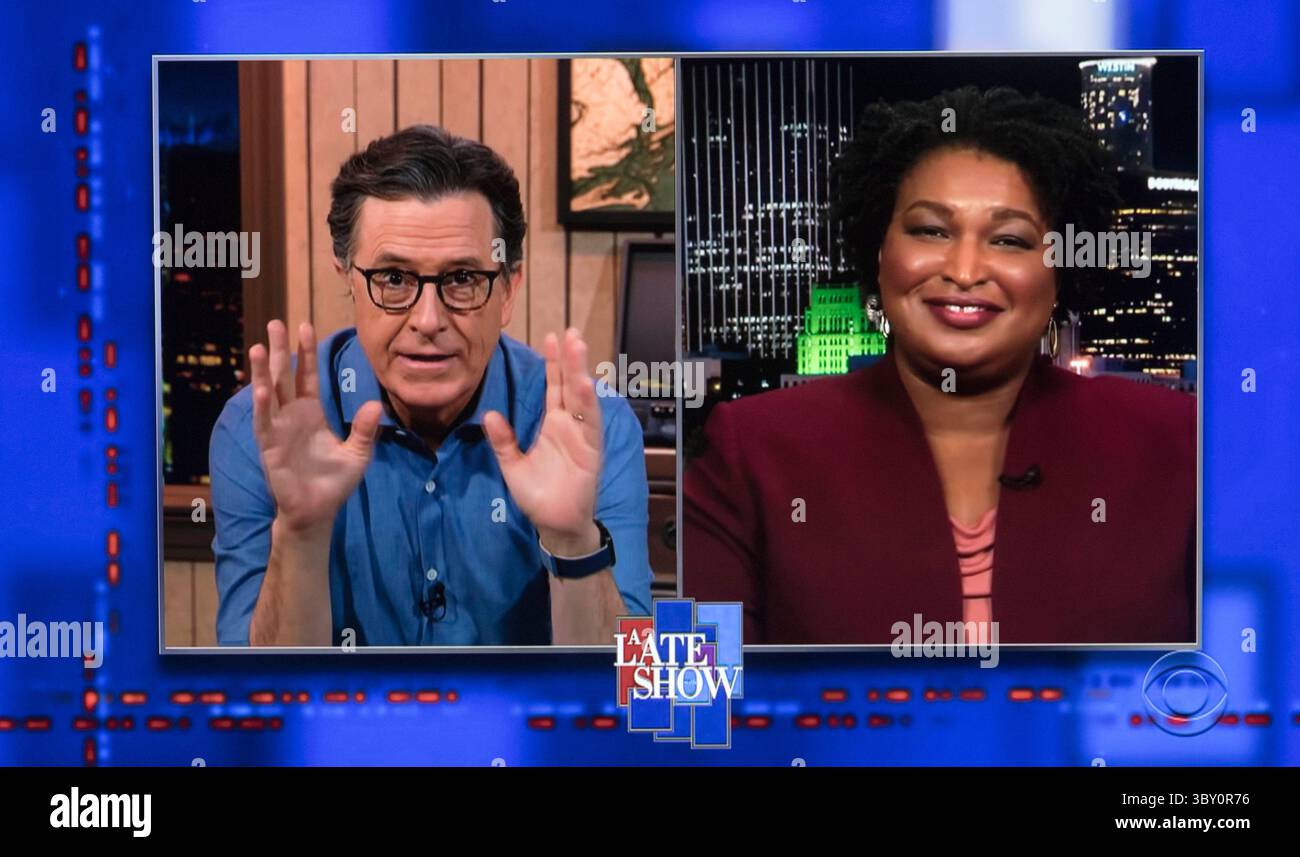 November 2020 - Atlanta, Georgia, USA. - Video Get the CBS 'Late Show' vom 9. November 2020, in der Moderator STEPHEN COLBERT STACEY ABRAMS interviewt, Gründer von Fair Fight, der Organisation, die freie und faire Wahlen in Georgien und im ganzen Land fördert. Abrams wird zugeschrieben, dass er dem designierten Präsidenten Joe Biden bei der Wahl in der letzten Woche geholfen hat, den Staat Georgien zu gewinnen und die beiden amtierenden republikanischen Senatoren unter 50 % zu halten, was am 5. Januar 2021 eine Stichwahl gegen ihre demokratischen Gegner erzwang. (Foto: © CBS/ZUMA Wire) NUR REDAKTIONELLE VERWENDUNG! Nicht für kommerzielle ZWECKE! Stockfoto