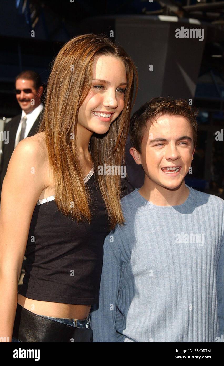 FEBRUAR 2002 - K23960AG.BIG FAT LIAR - PREMIERE.UNIVERSAL STUDIOS HOLLYWOOD, CA. 2. FEBRUAR 2002. AMY GRAVES/ 2002 (D).AMANDA BYNES UND FRANKIE MUNIZ (Foto: © Amy Graves/ZUMA Press Wire) Stockfoto