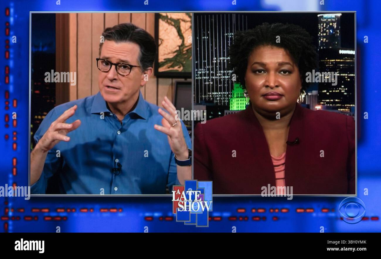 November 2020 - Atlanta, Georgia, USA. - Video Get the CBS 'Late Show' vom 9. November 2020, in der Moderator STEPHEN COLBERT STACEY ABRAMS interviewt, Gründer von Fair Fight, der Organisation, die freie und faire Wahlen in Georgien und im ganzen Land fördert. Abrams wird zugeschrieben, dass er dem designierten Präsidenten Joe Biden bei der Wahl in der letzten Woche geholfen hat, den Staat Georgien zu gewinnen und die beiden amtierenden republikanischen Senatoren unter 50 % zu halten, was am 5. Januar 2021 eine Stichwahl gegen ihre demokratischen Gegner erzwang. (Foto: © CBS/ZUMA Wire) NUR REDAKTIONELLE VERWENDUNG! Nicht für kommerzielle ZWECKE! Stockfoto