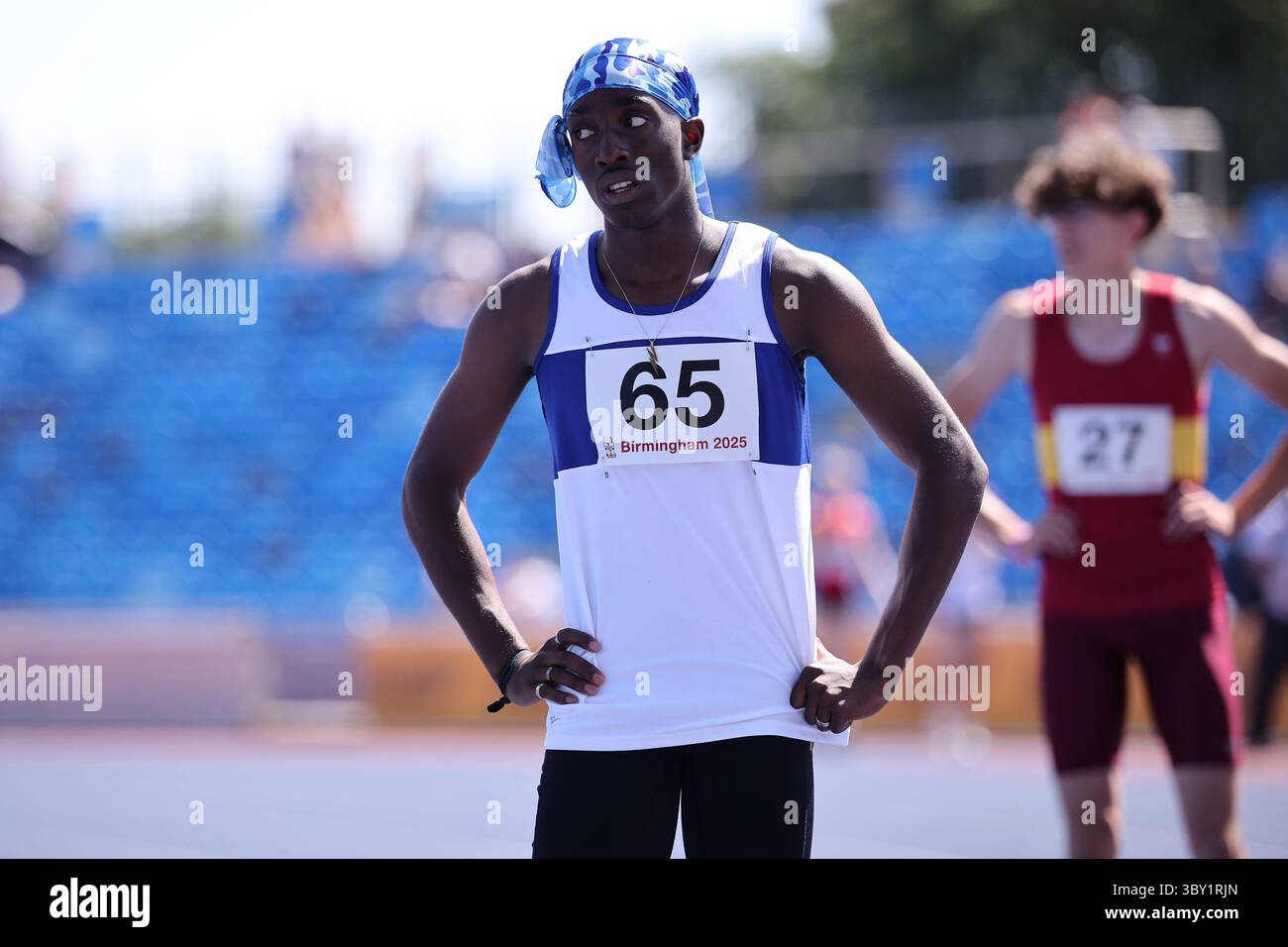 Divine Iheme gewann am Samstag, den 12. Juli 2025, den 100-m-Titel der English Schools' Intermediate Boys in 10,41 Sekunden im Alexander Stadium in Birmingham, England. (Foto: Pat Scaasi | MI News) Stockfoto